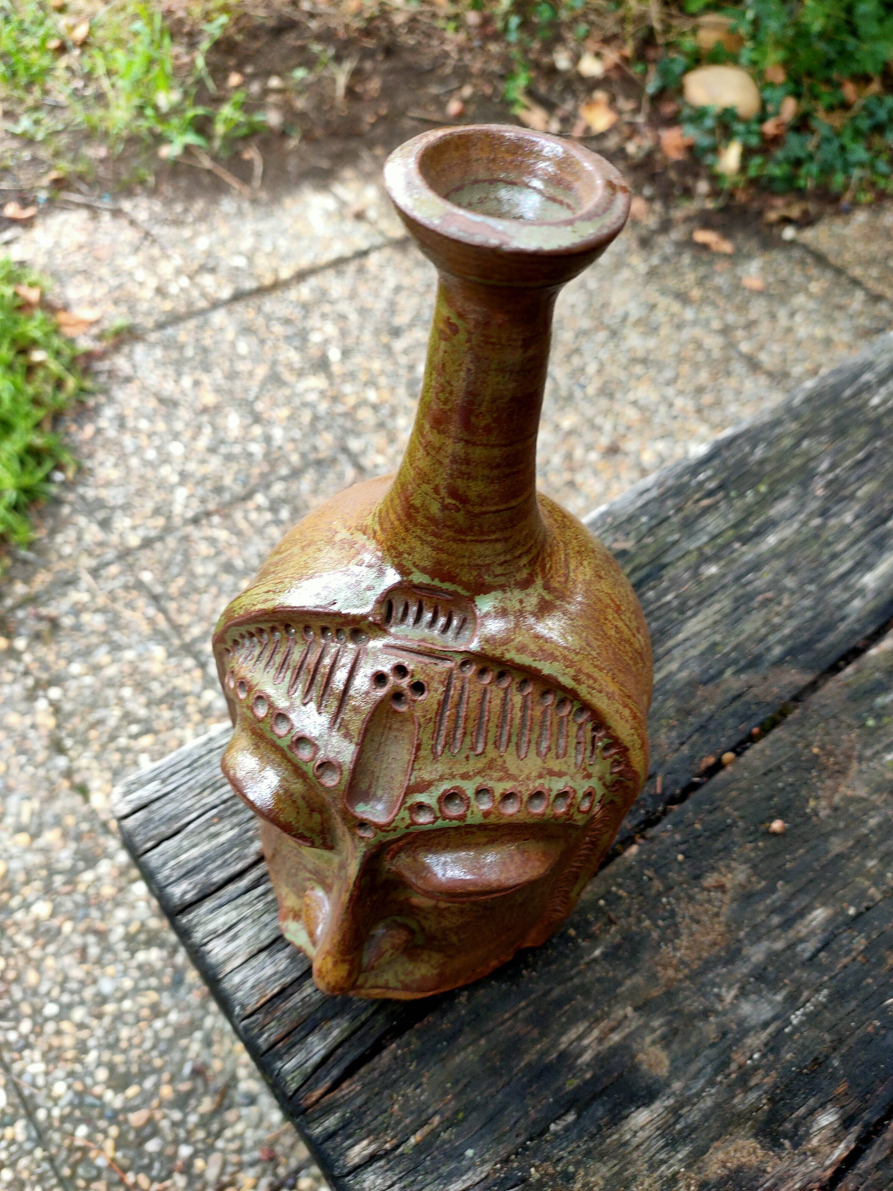 Ceramic depicting a stylized face
