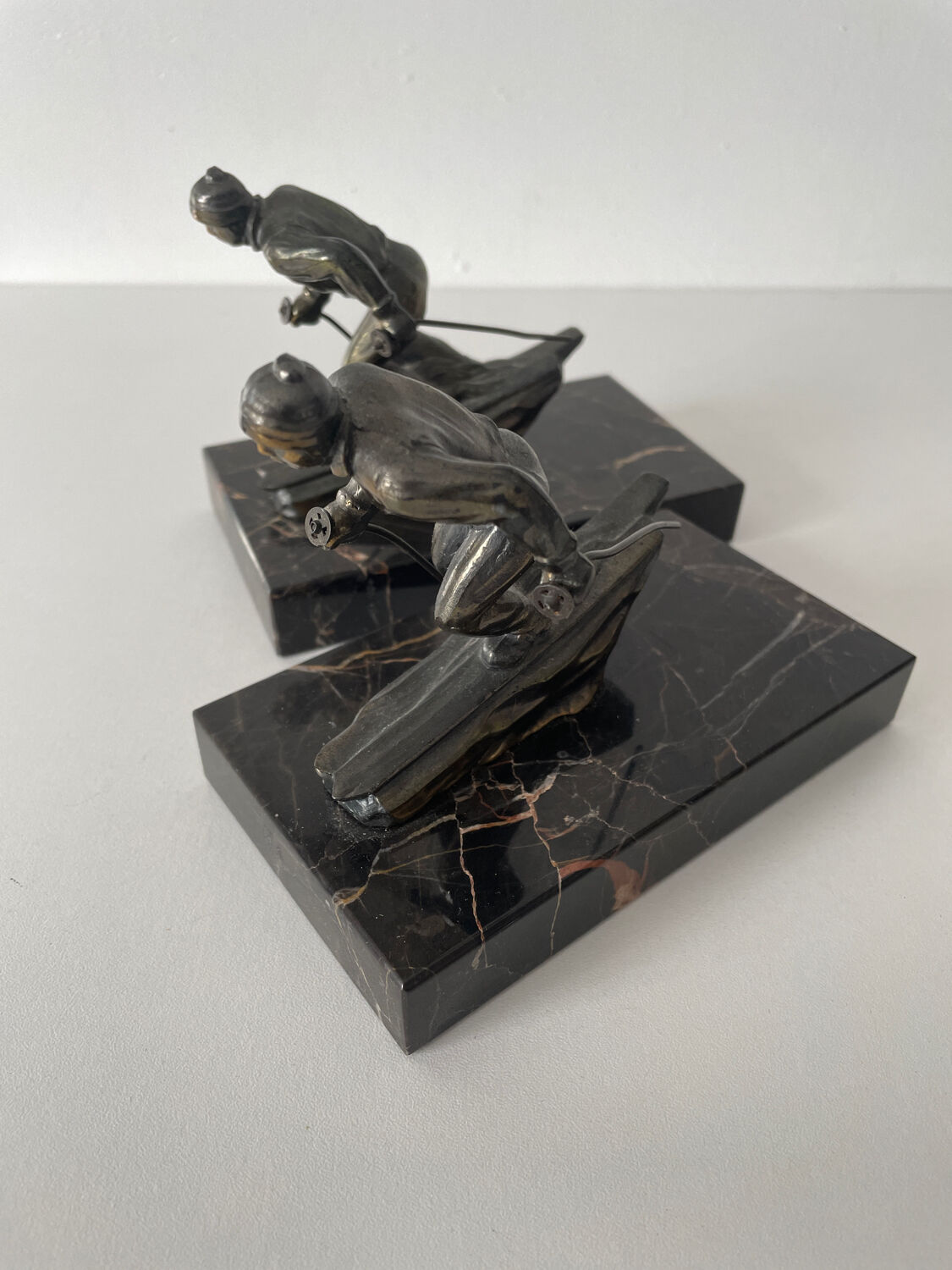 Greenhouse books Art Deco skiers