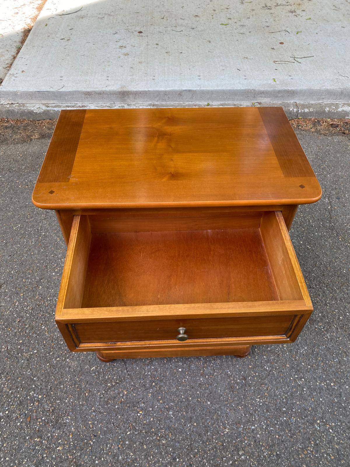 Commode louis philippe en bois massif avec 4 tiroirs