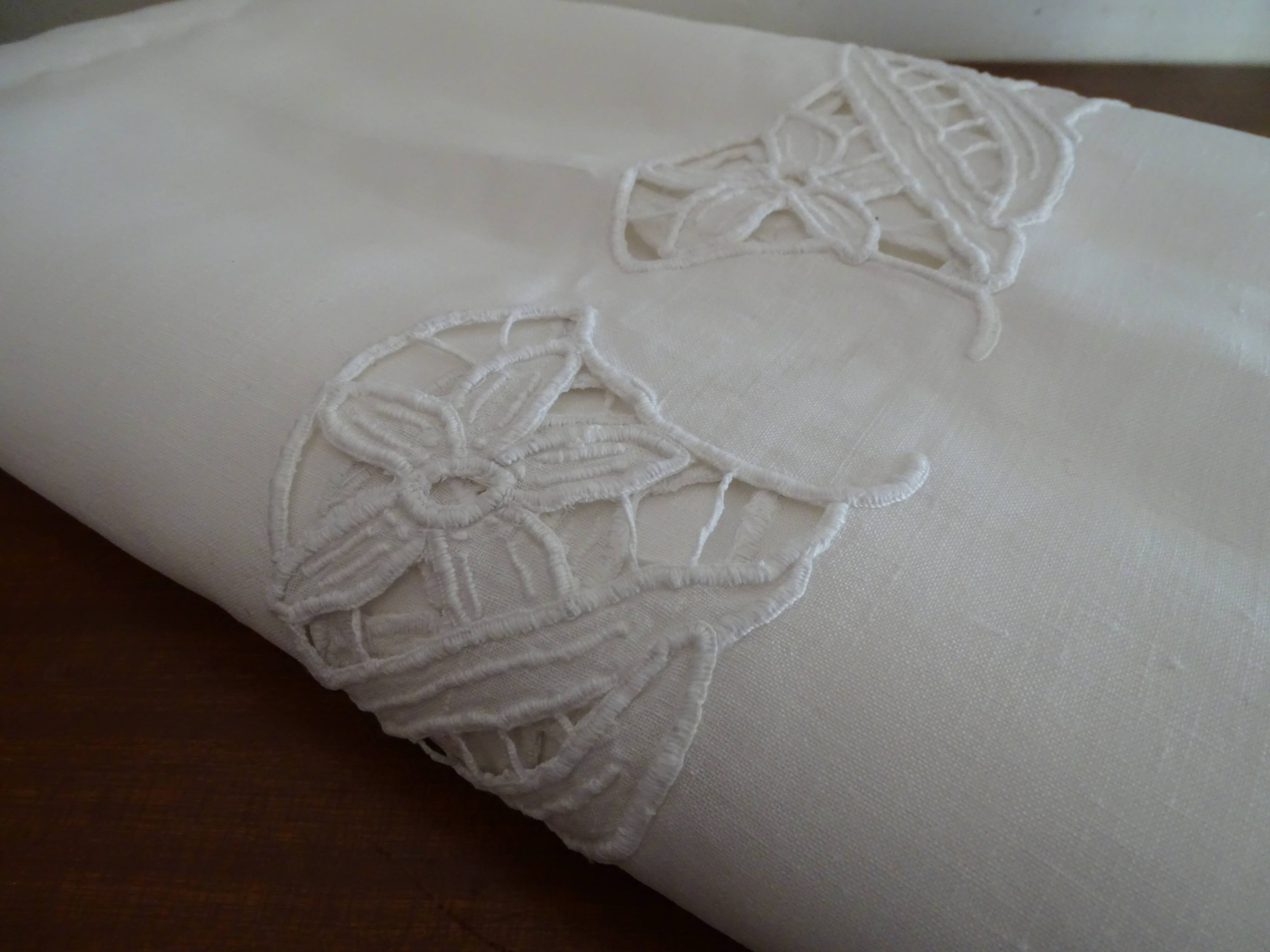 Openwork tablecloth 260 x 155 embroidery flowers old