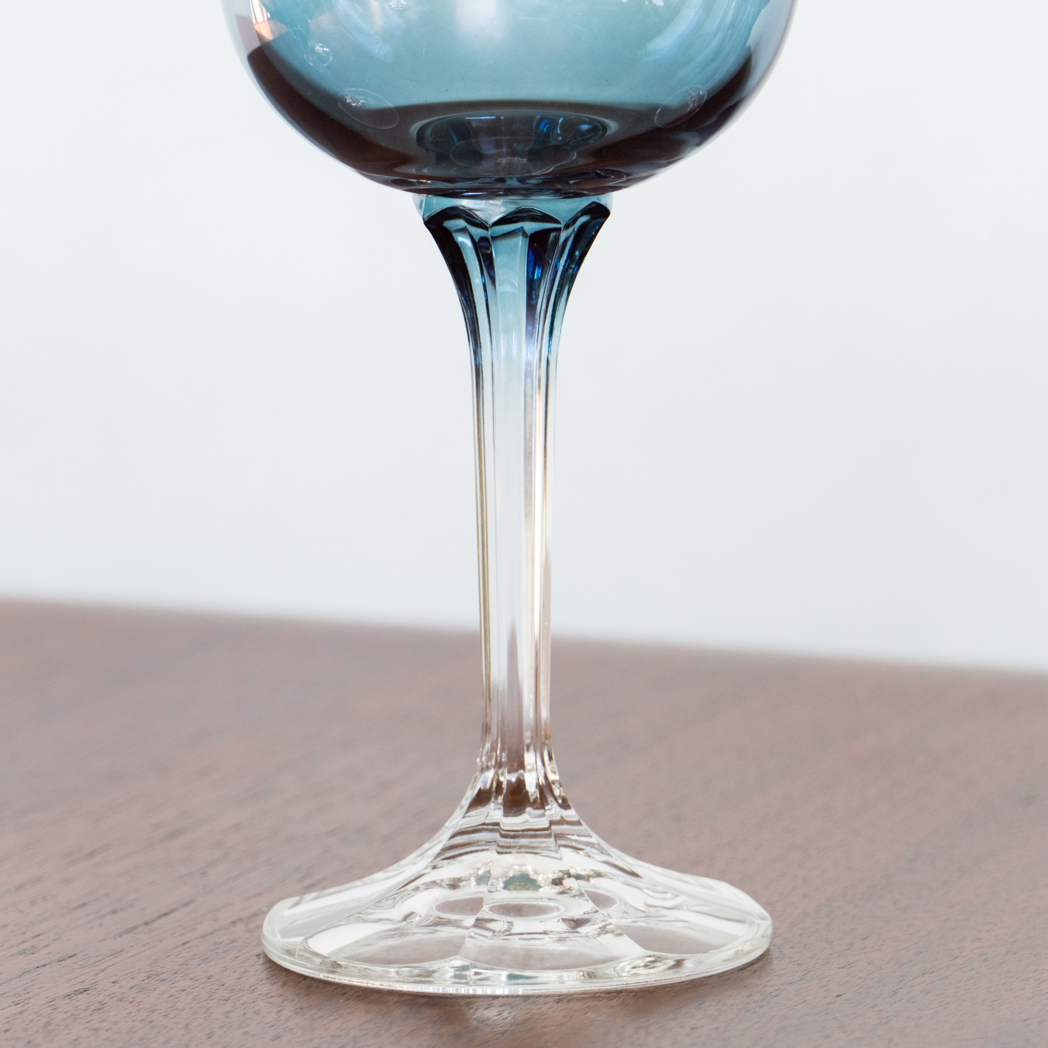 7 antique glasses in blue gradient crystal