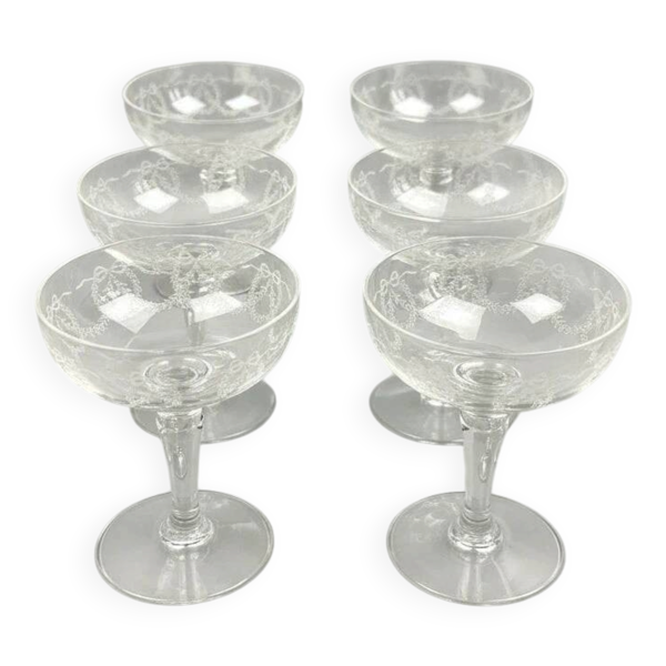 Suite de 6 coupes à champagne en cristal gravé, lot n°2