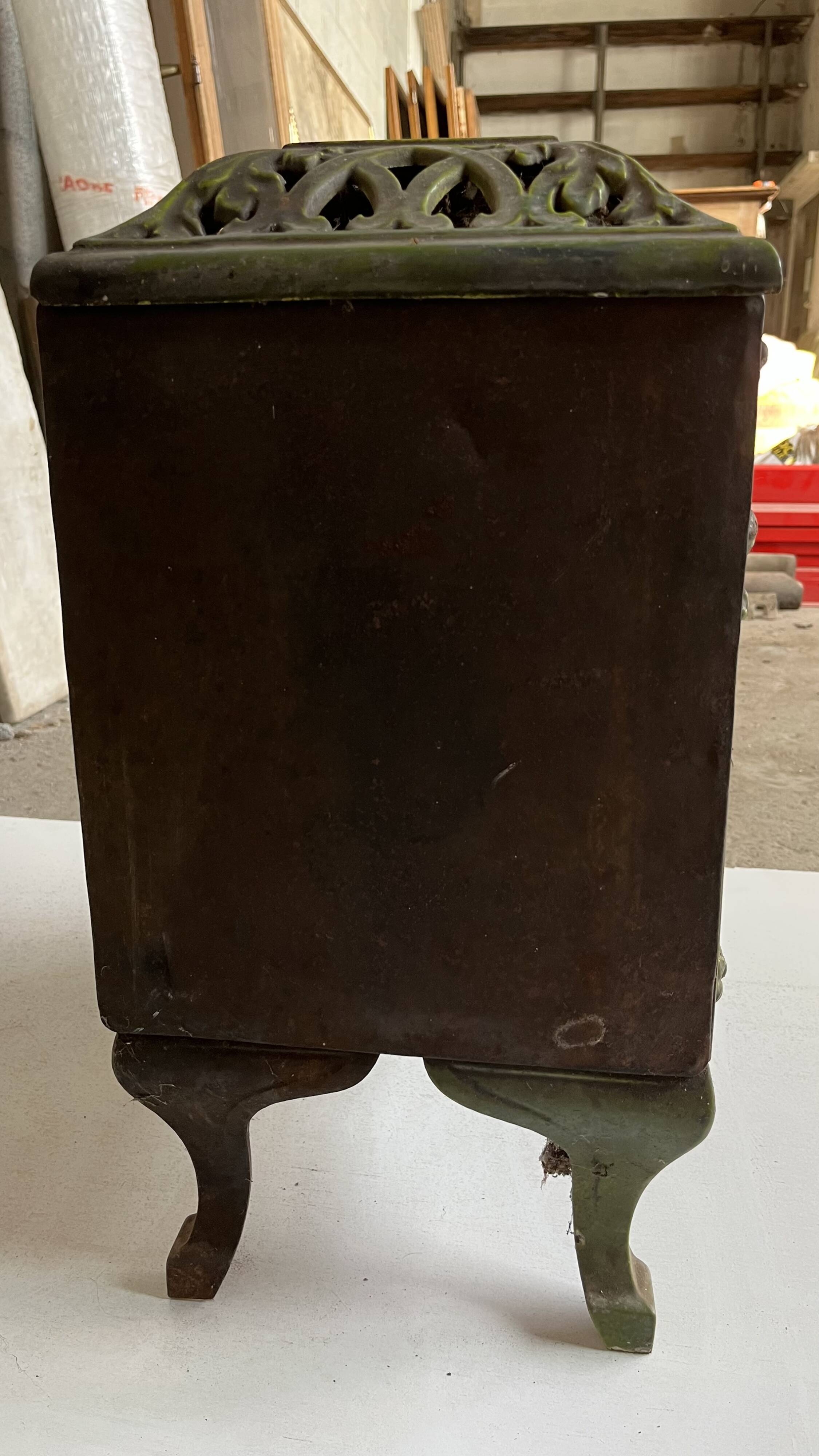 Mirus old enameled cast iron wood stove