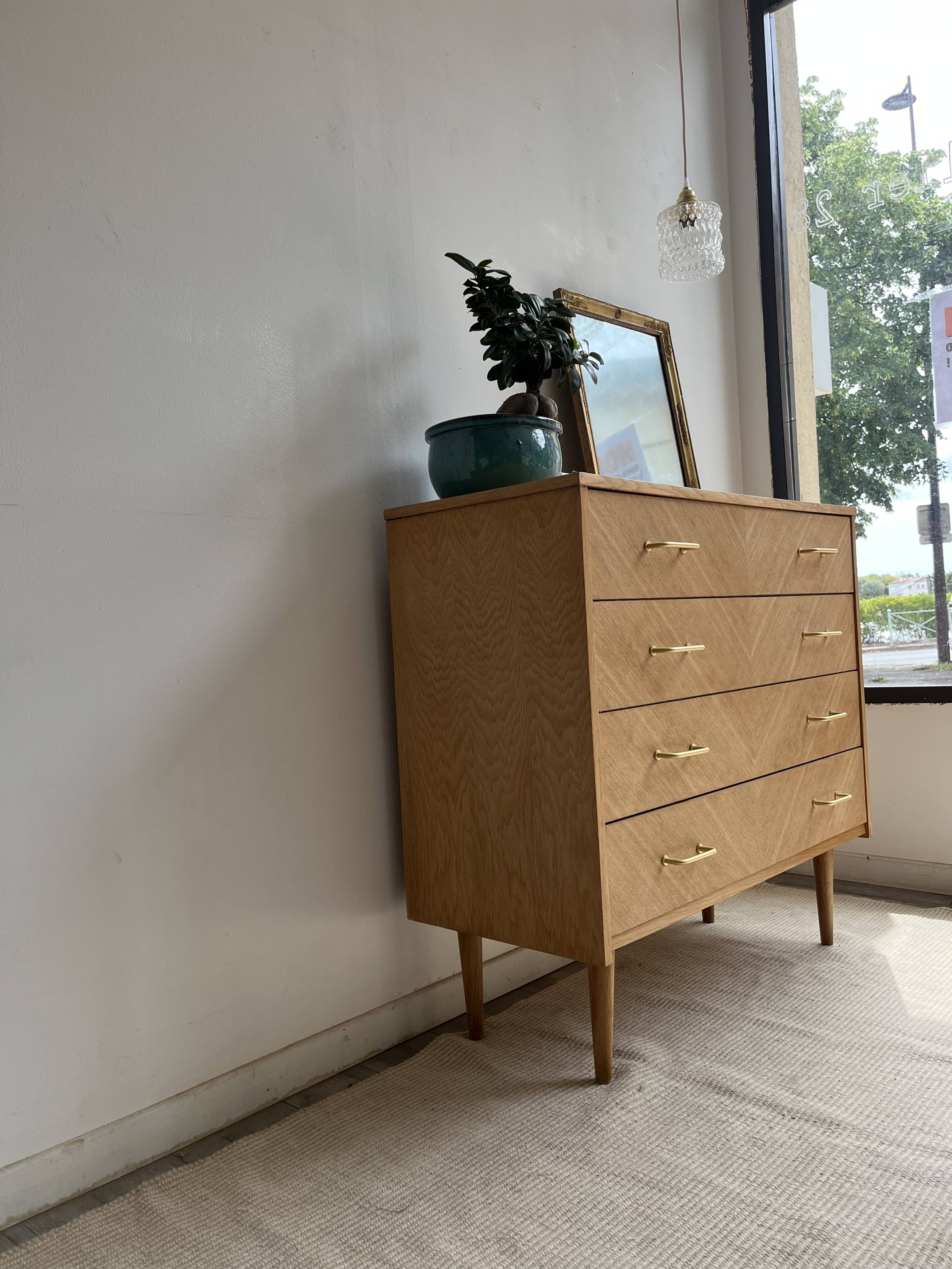 Tapered leg chest of drawers