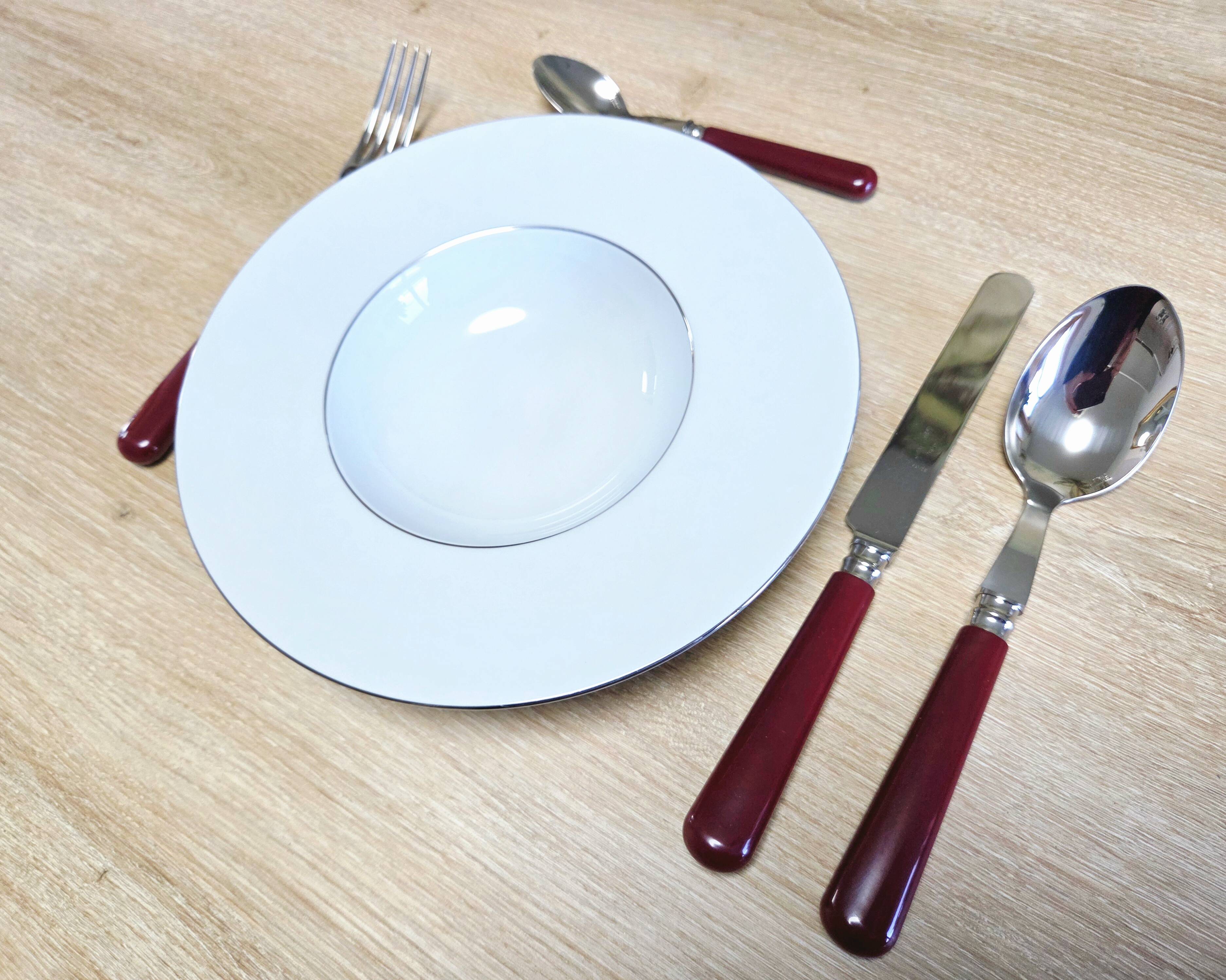 Service for 48 covers Alain Saint Joanis Bordeaux, English collection, new.