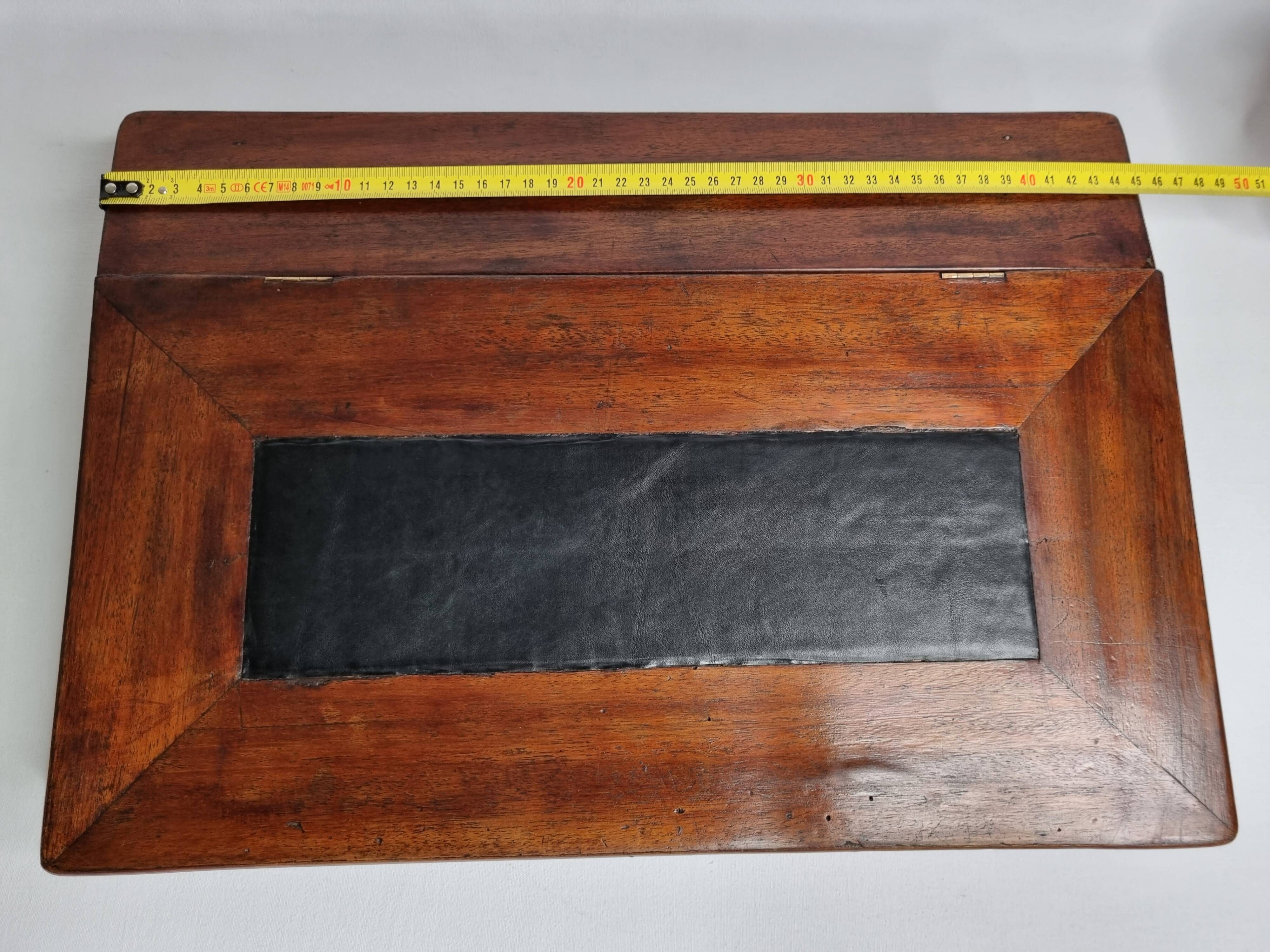 Écritoire de voyage antique du XIXe siècle en cuir et bois, 45 cm