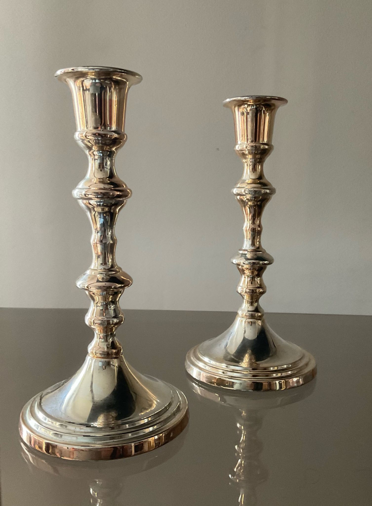 Paire de bougeoirs vintage en métal argenté
