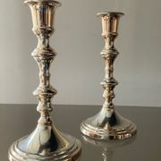 Paire de bougeoirs vintage en métal argenté