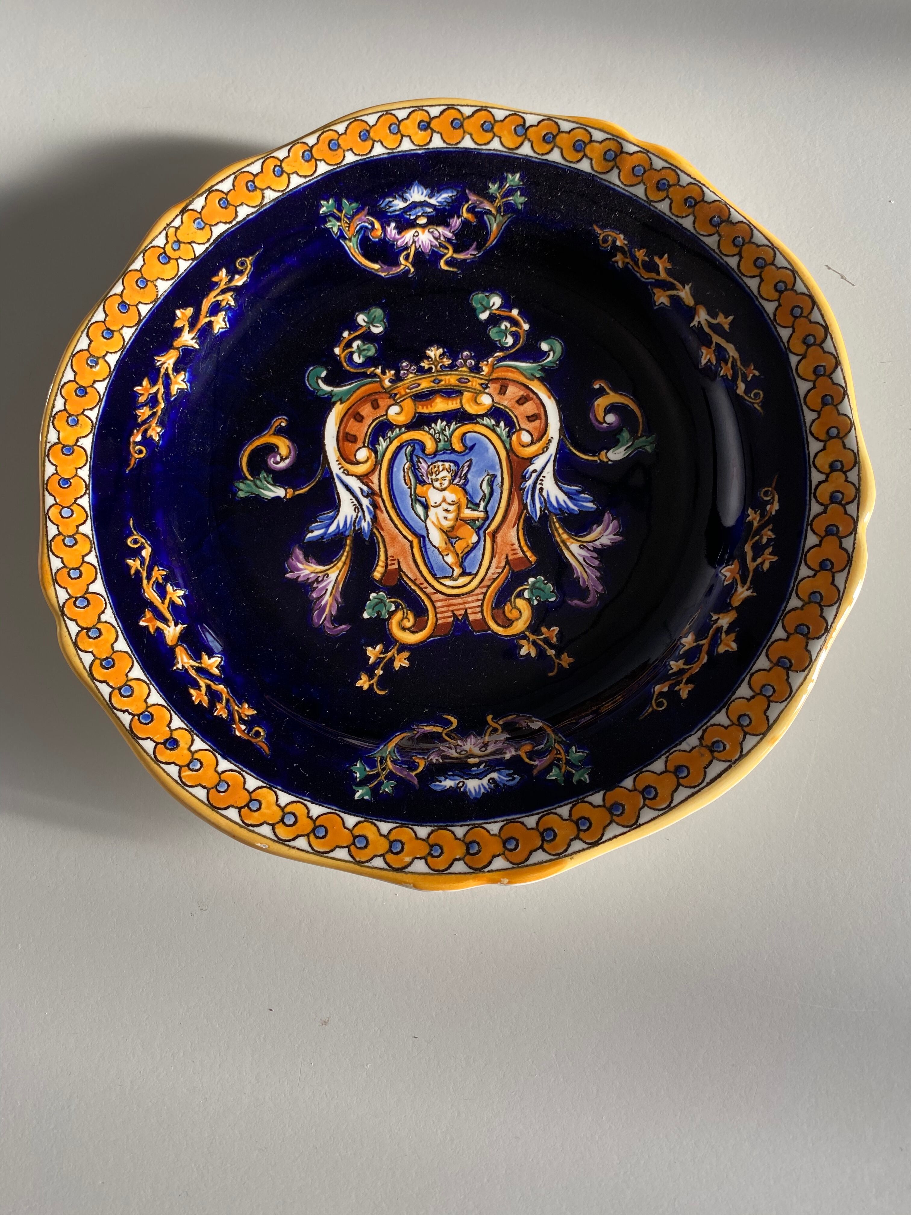 Assiette en porcelaine de Gien série Renaissance