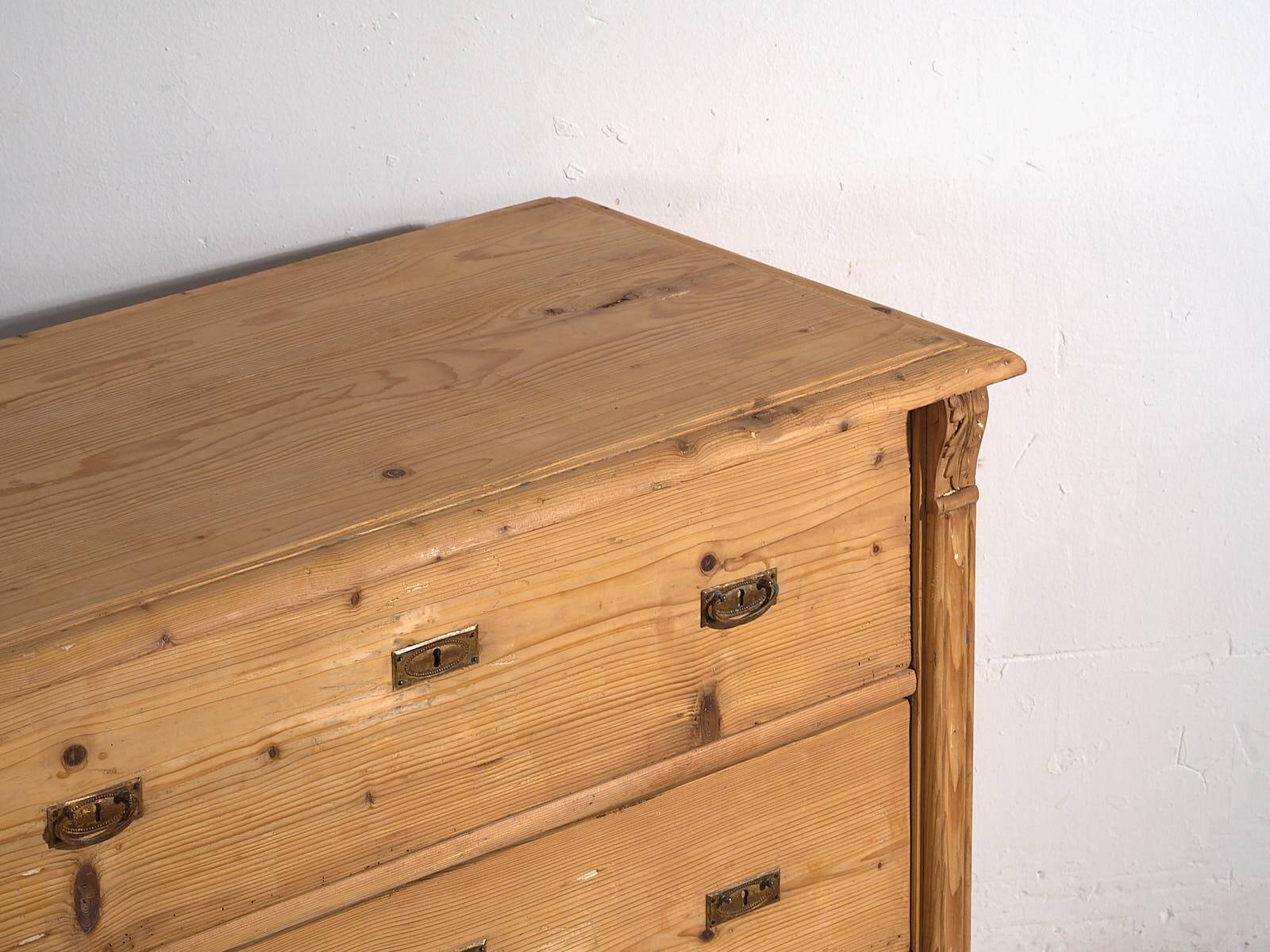 Antique chest of drawers in French Provençal style (c.1920)