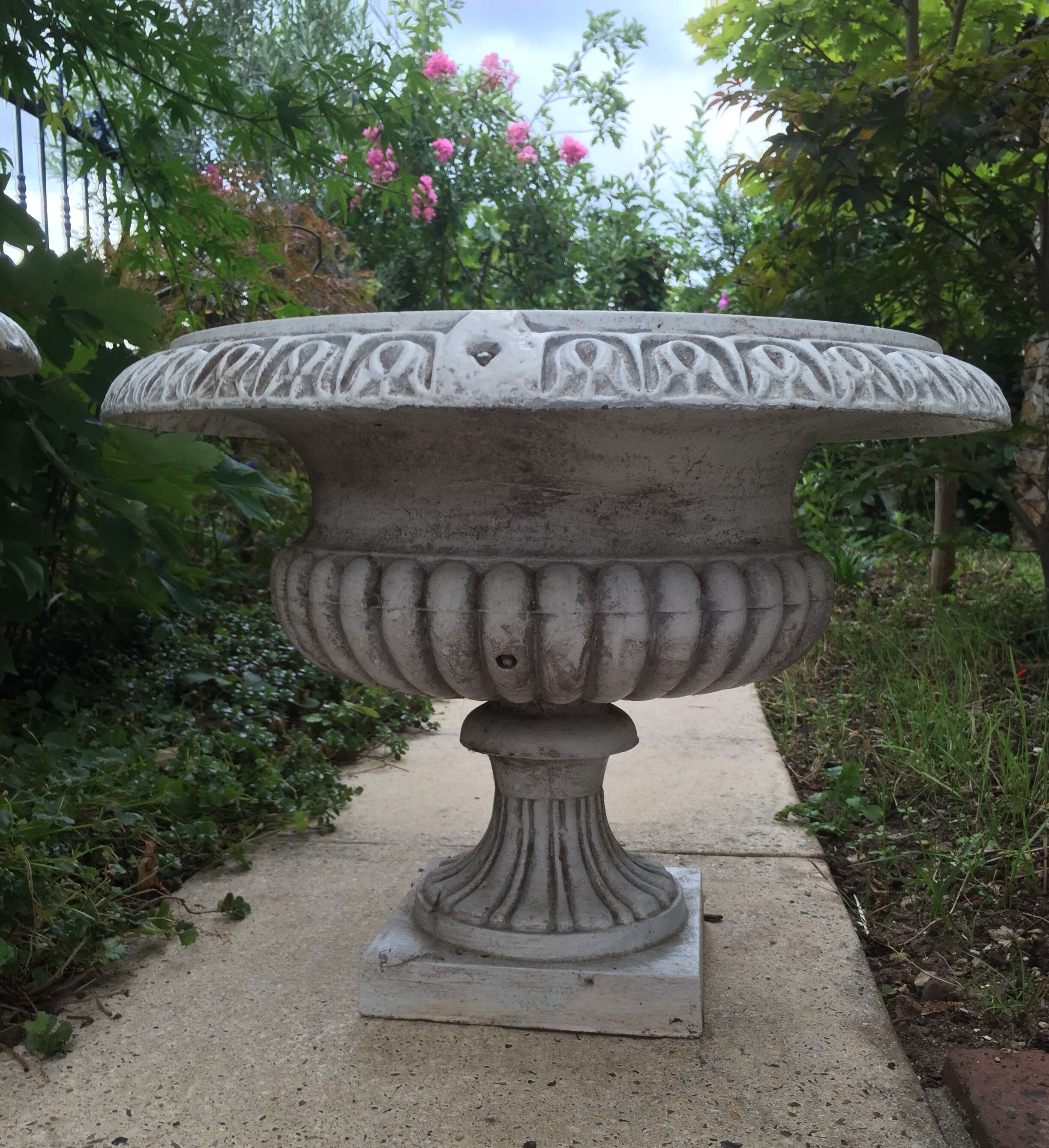 Set of planters: clasp and cast iron pots