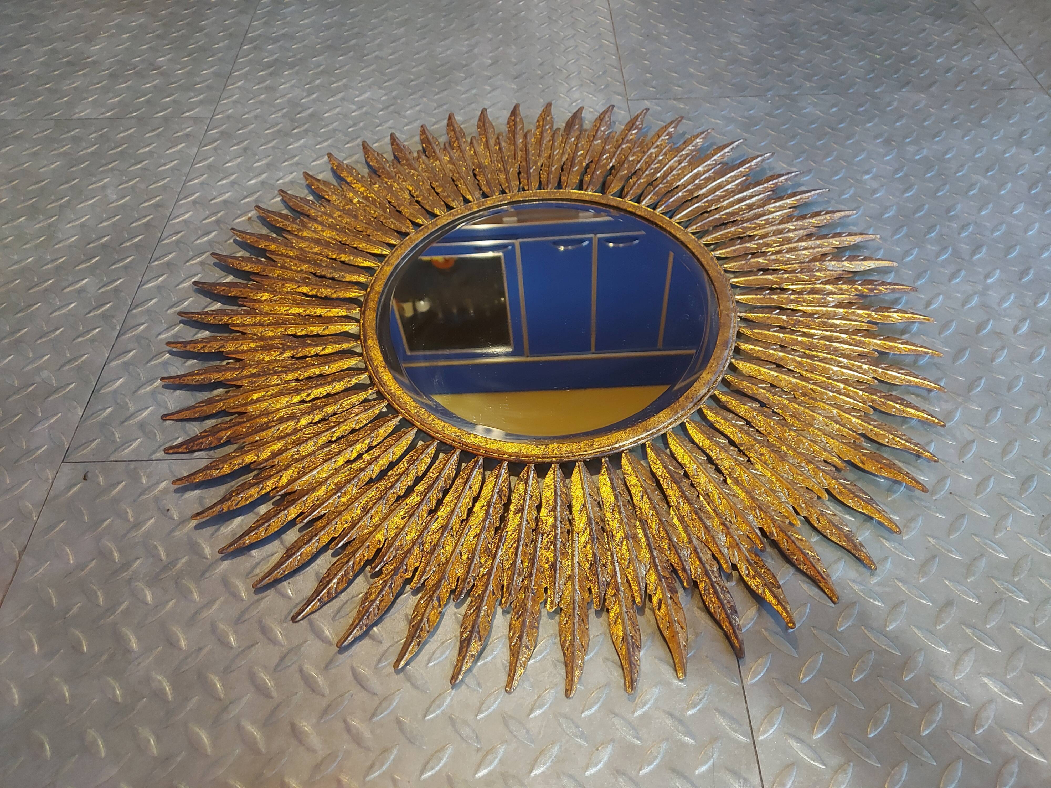 Miroir soleil en métal doré 62cm