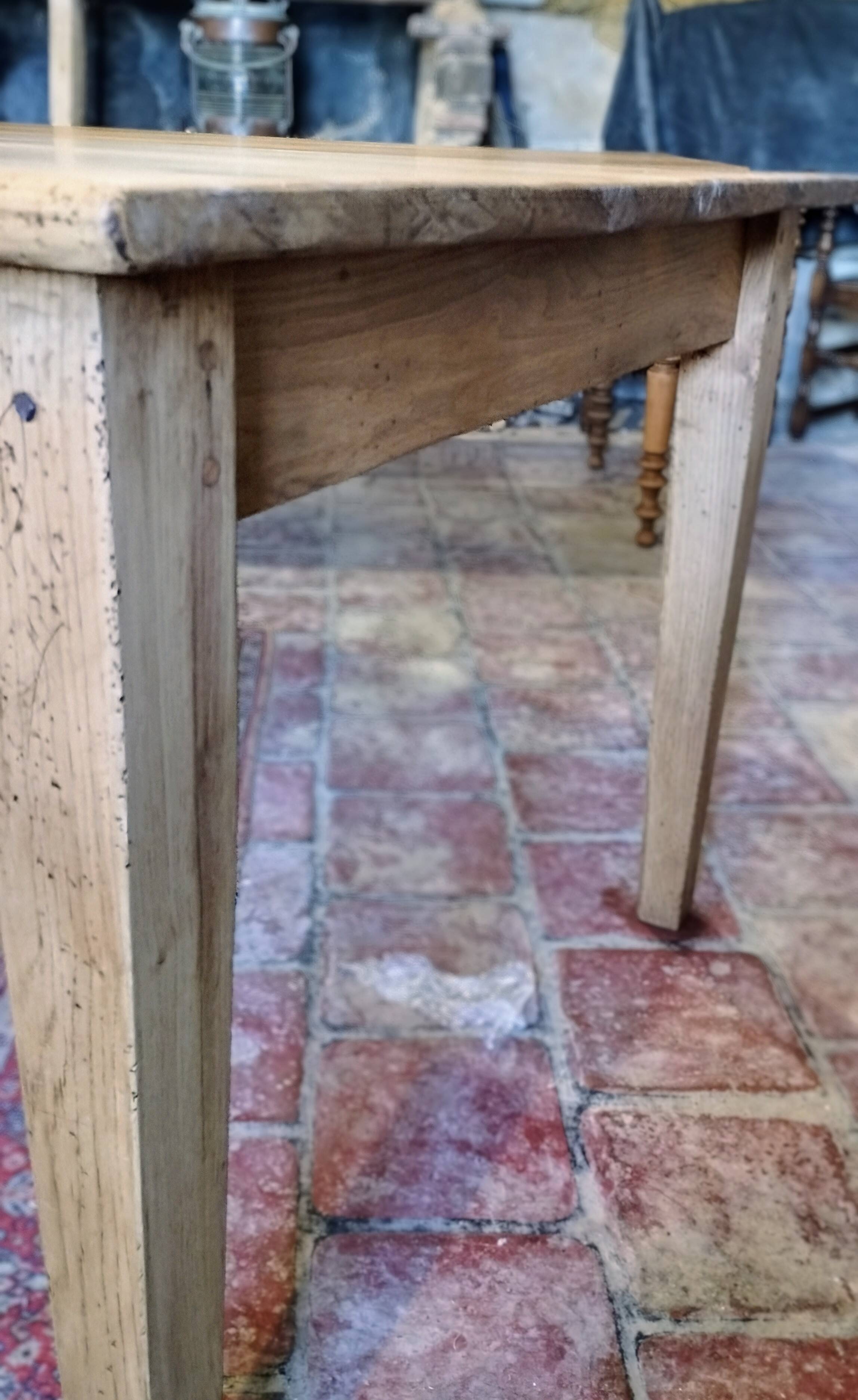 Table de ferme 230 x100 ,chêne clair patiné,