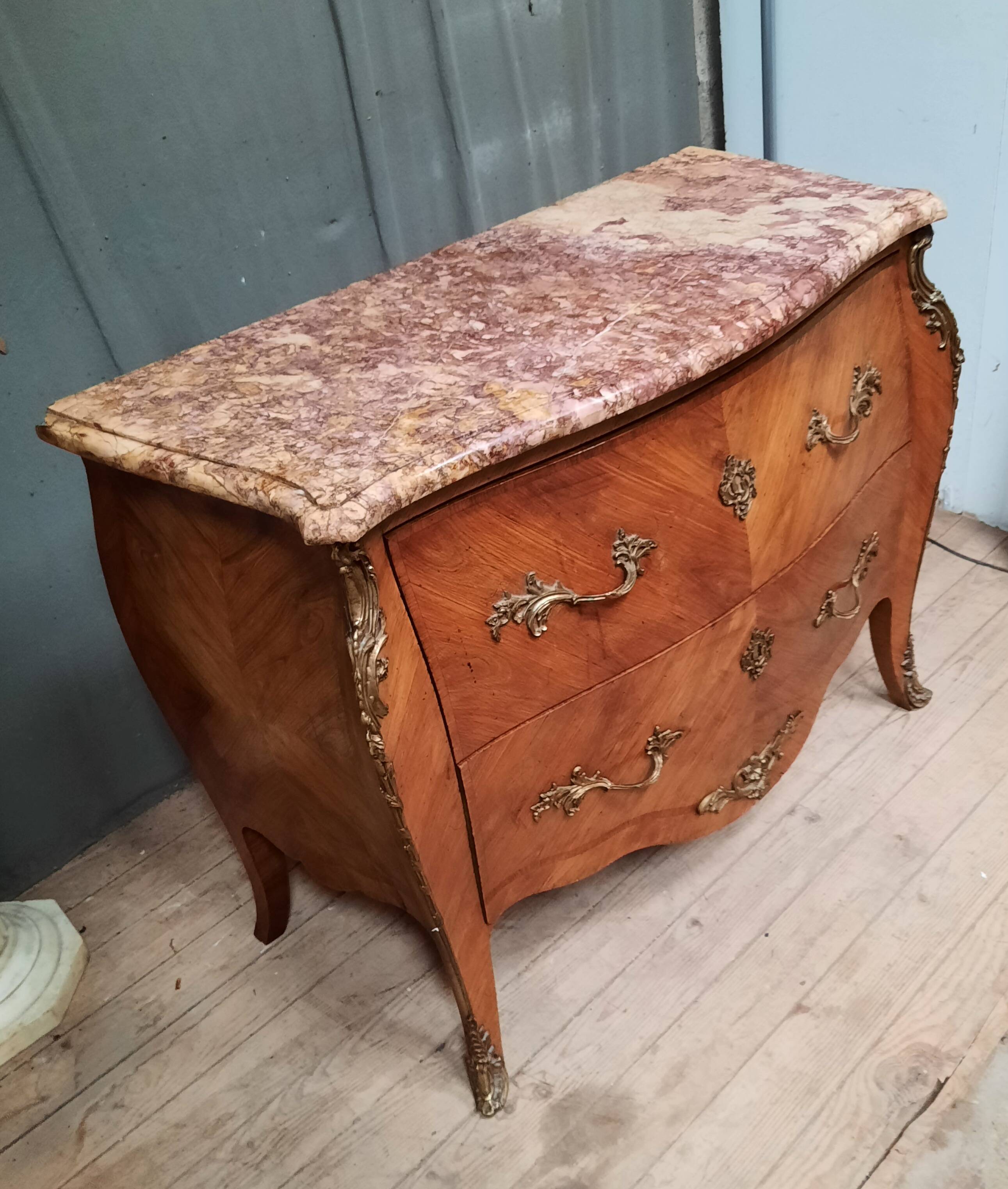 Louis XV style chest of drawers in veneer