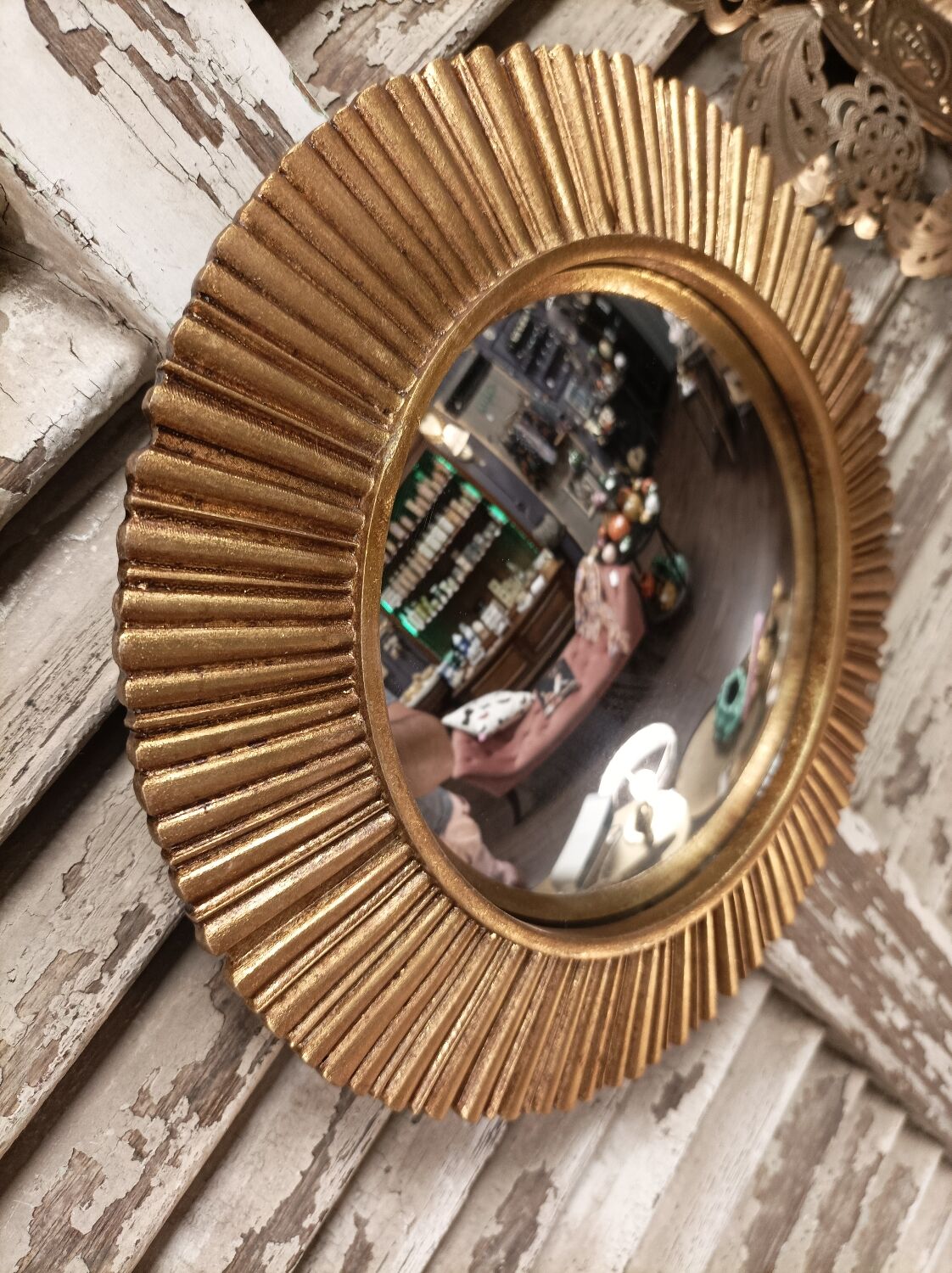 Convex mirror or golden witch's eye