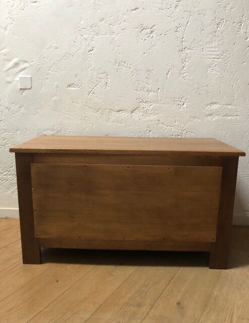 Low oak chest of drawers