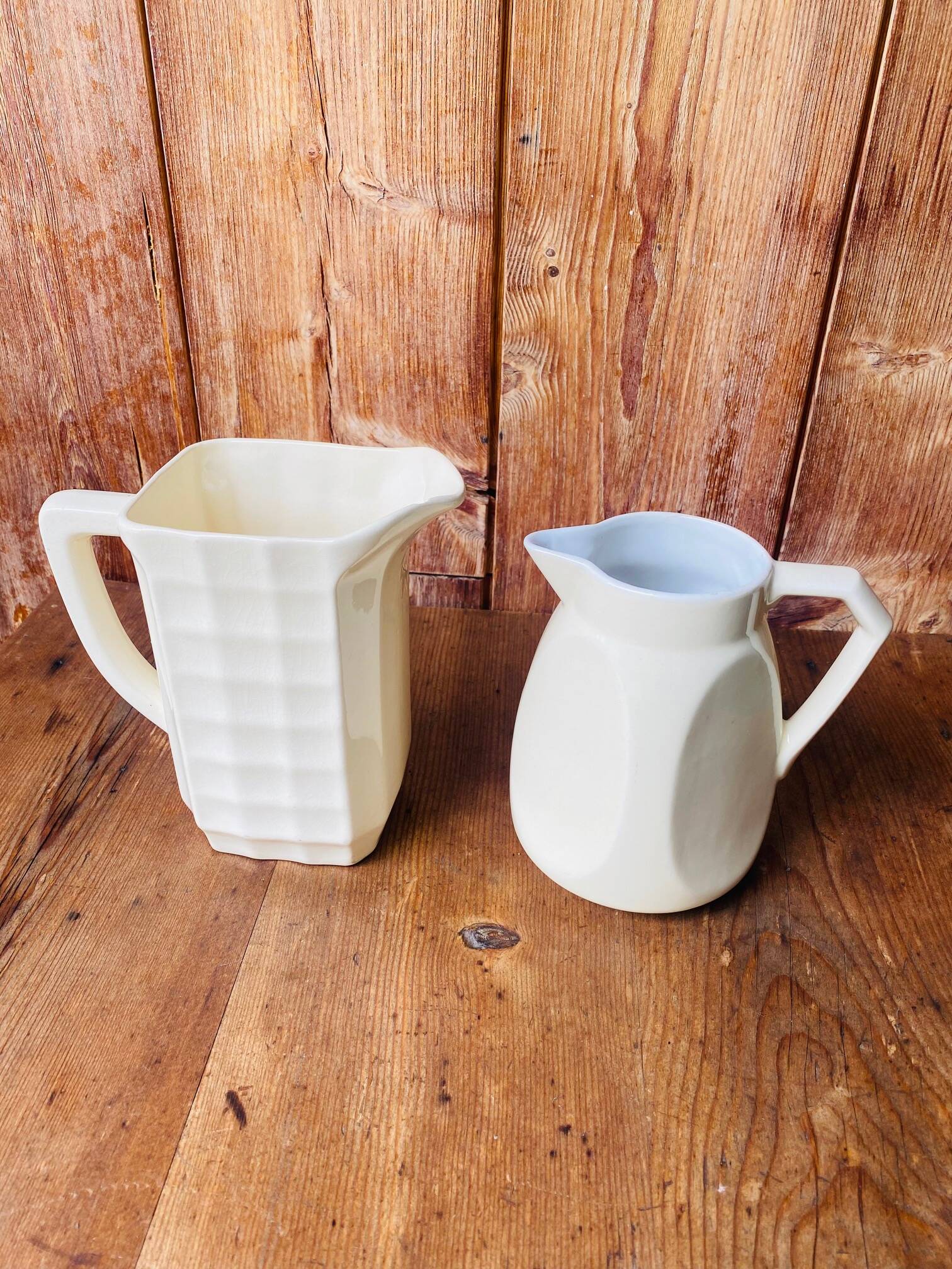 A pair of vintage ceramic jugs from the 1950s.