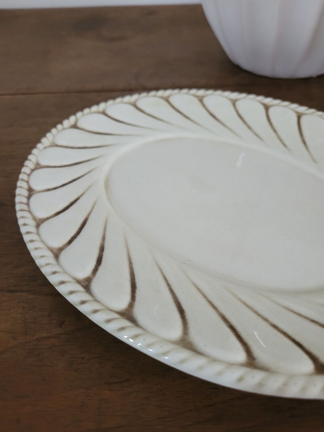Este ceramic bowl