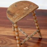 Tabouret ancien tripode en bois tourné