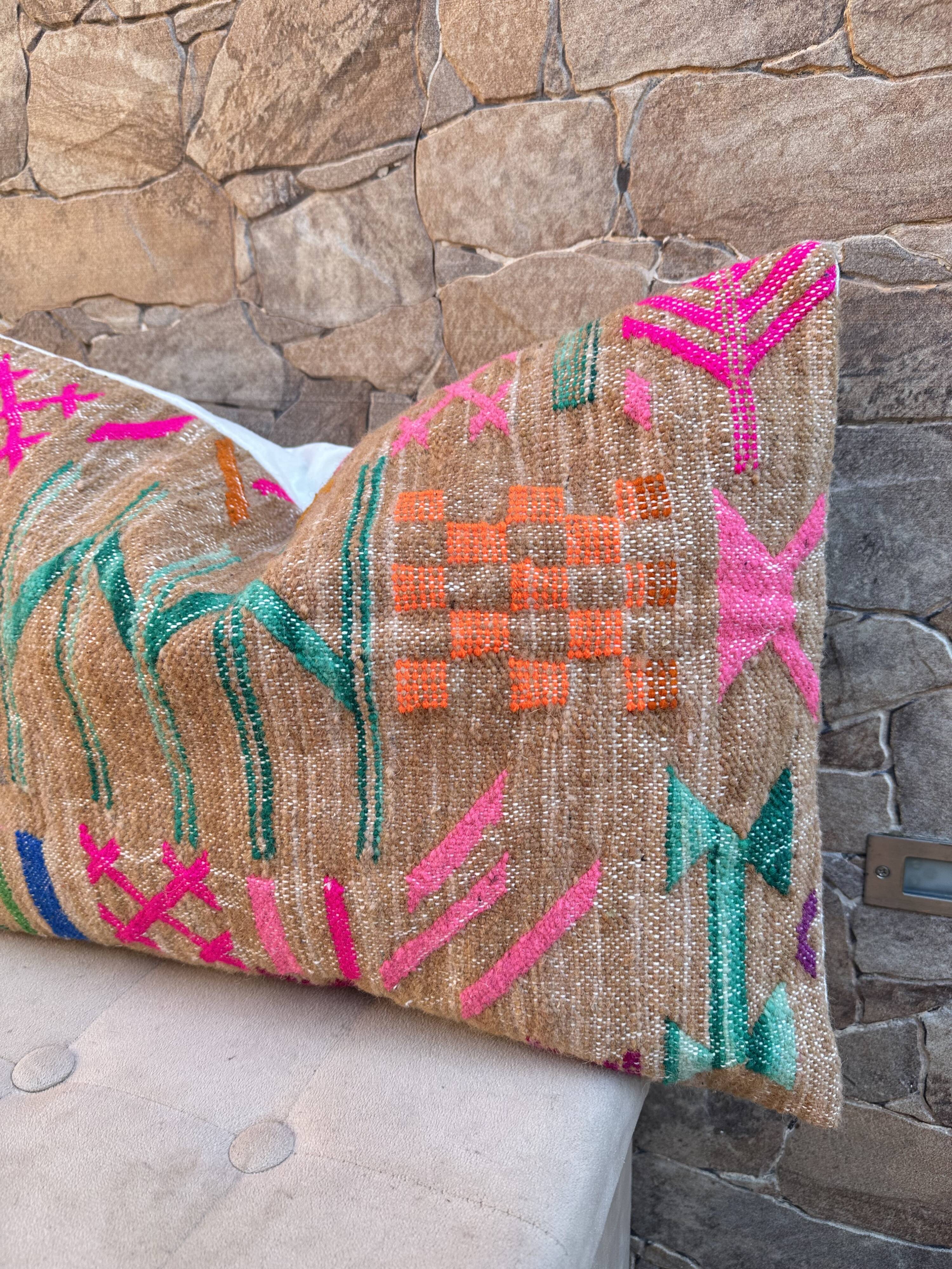 Handmade cushion cover in Berber wool: Moroccan Kilim cushion