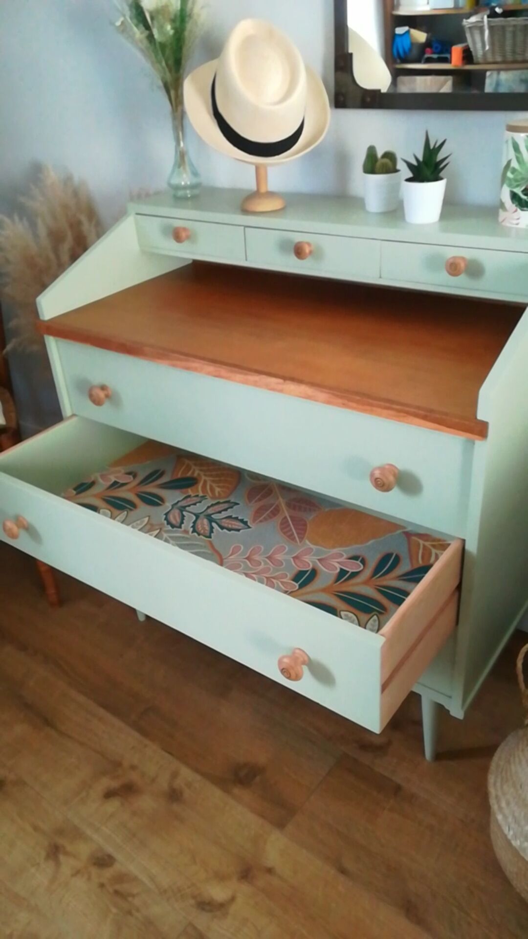Vintage chest of drawers, extra desk
