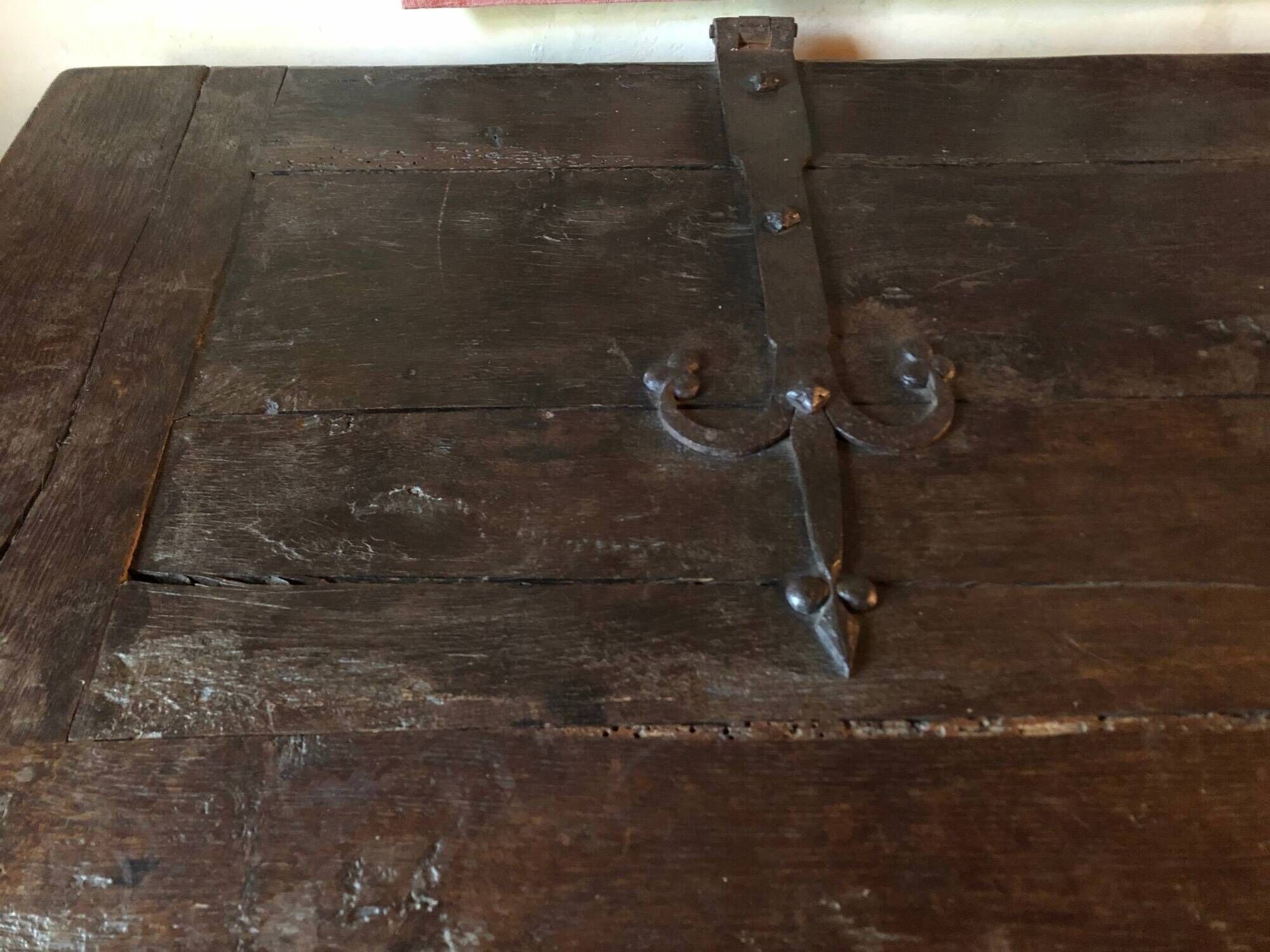 15th-century chest – panels with parchment pattern / napkin folds (coll