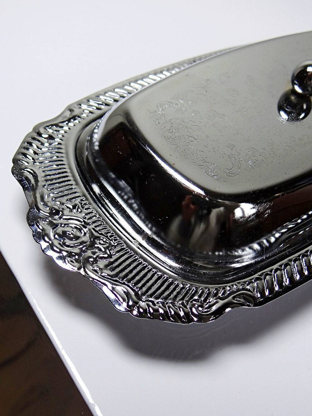 Silver-plated/inox vintage butter dish from the 1960s-1980s in Rococo style.