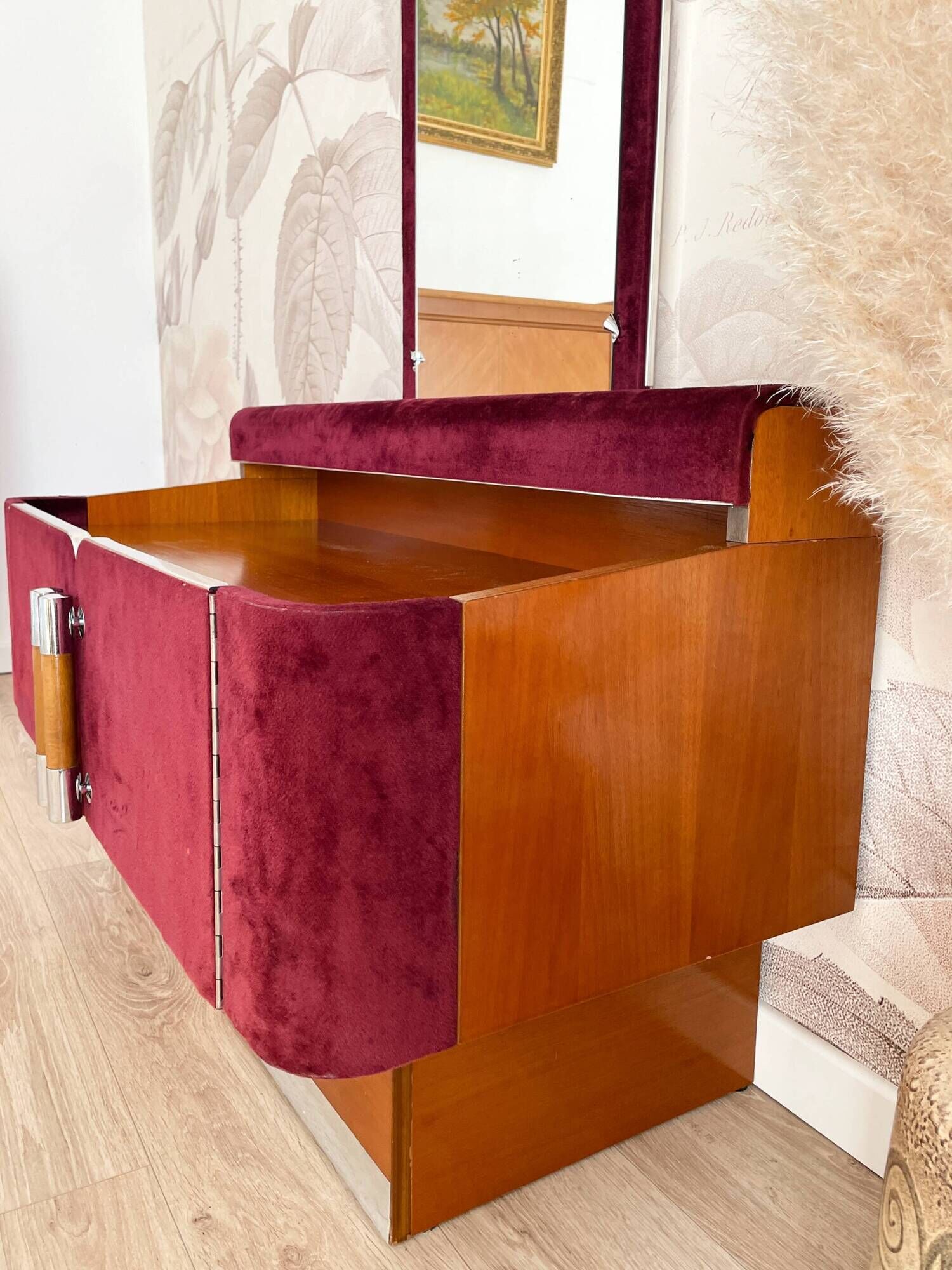 Coiffeuse en bois et velours bordeaux, années 1970-1980