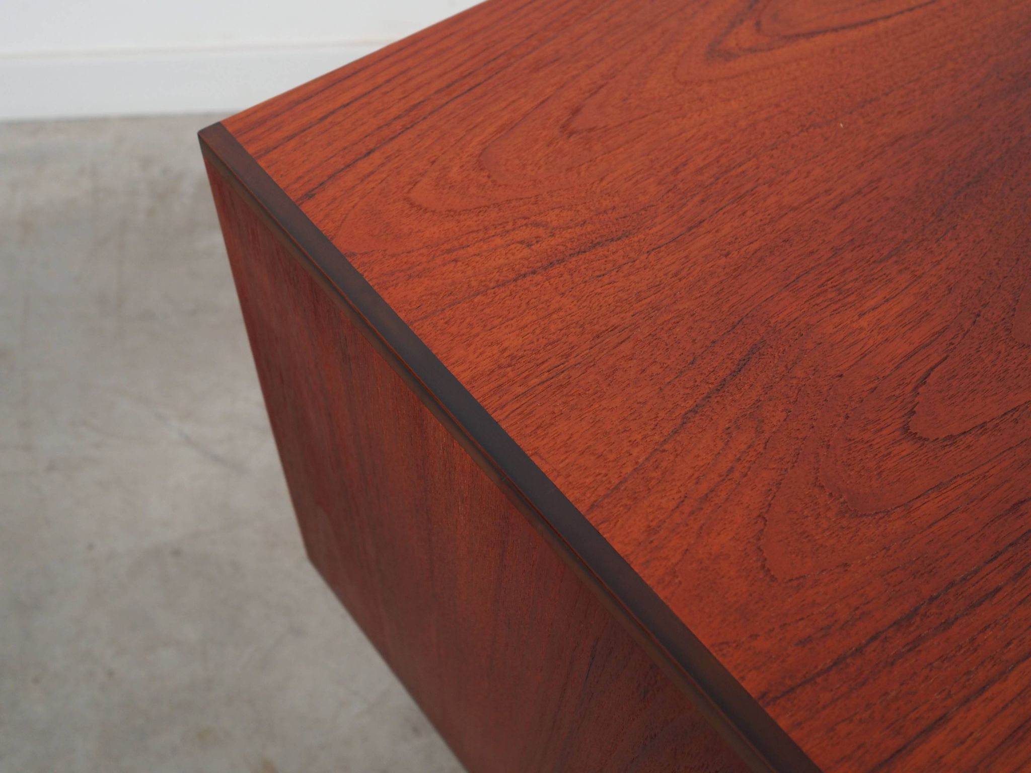 Meuble en teck, design danois, années 1960, production : Danemark