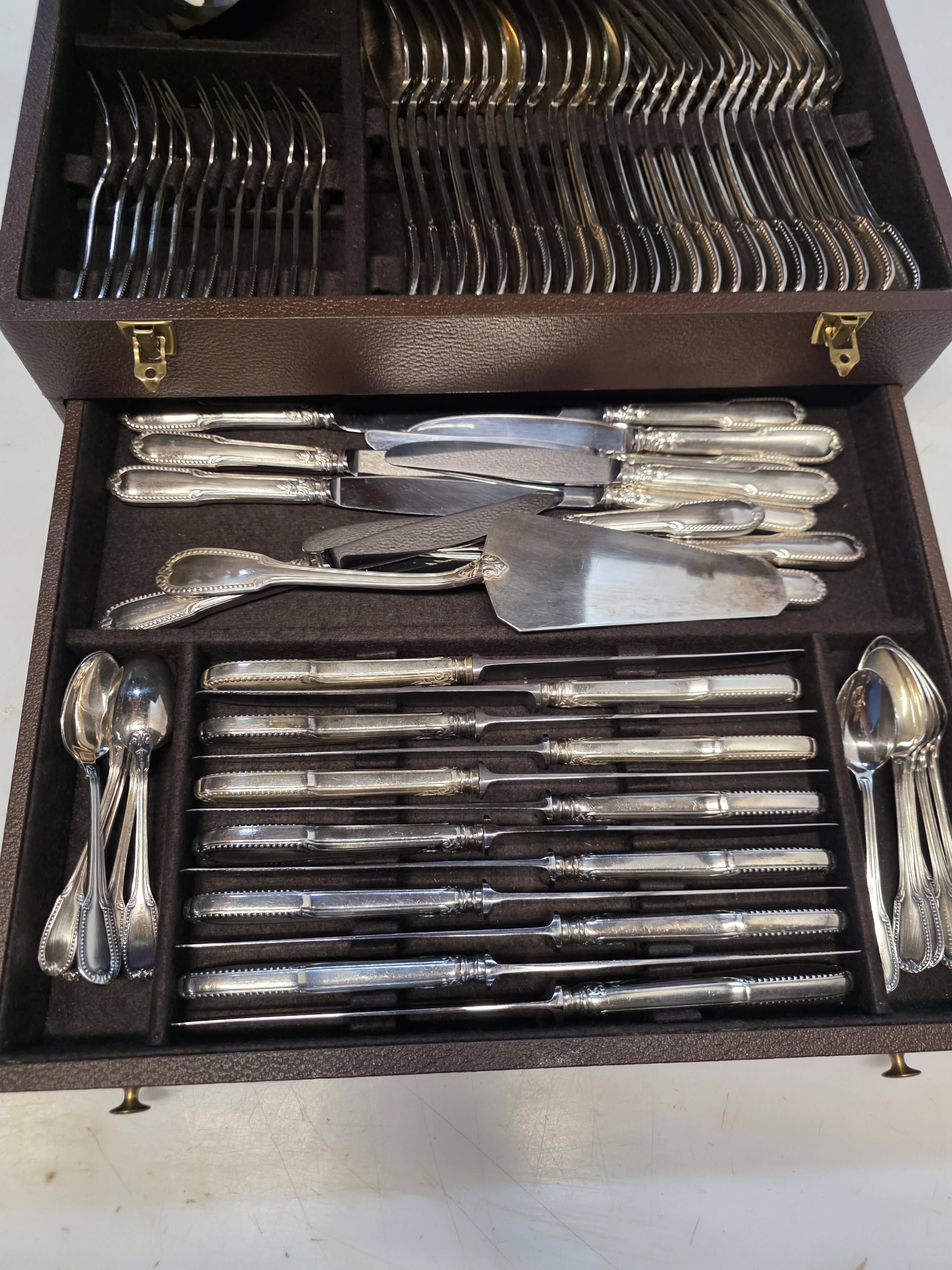 Ménagère 72 pièces en métal argenté 100  Saint-Médard, avec coffret