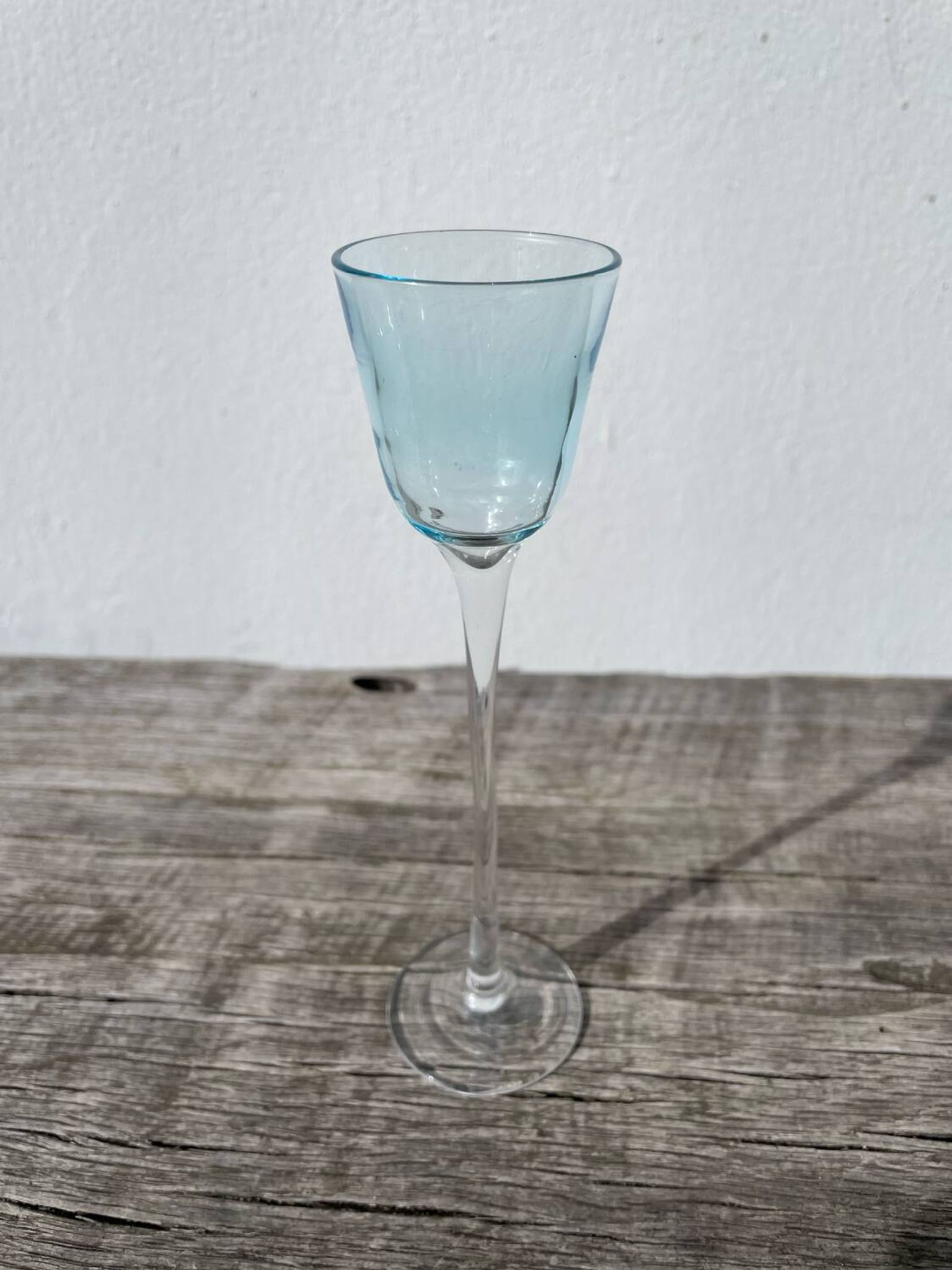 Verre à pied soufflé irrégulier de collection