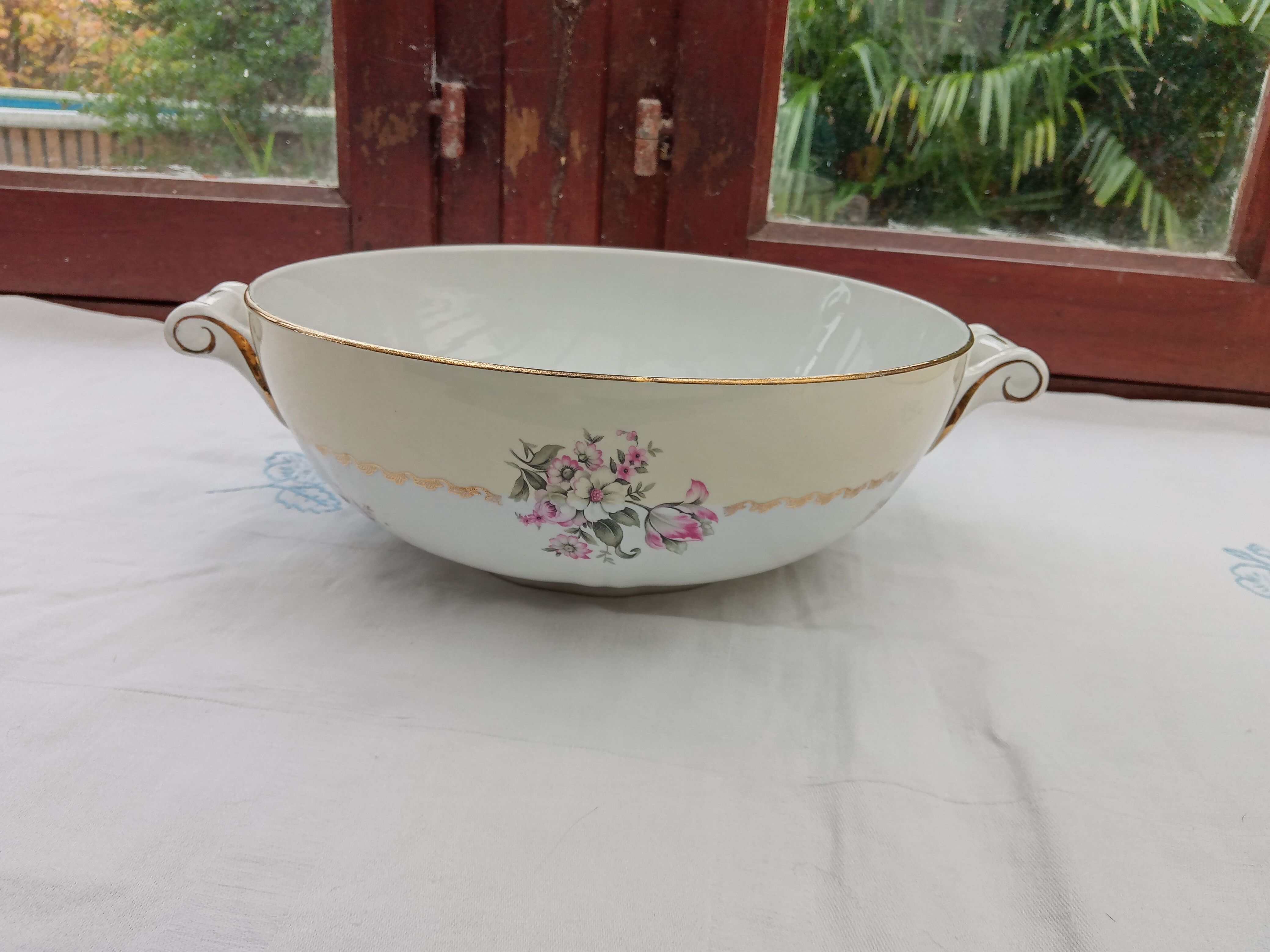 Salad bowl / Soupière L'Amandinoise