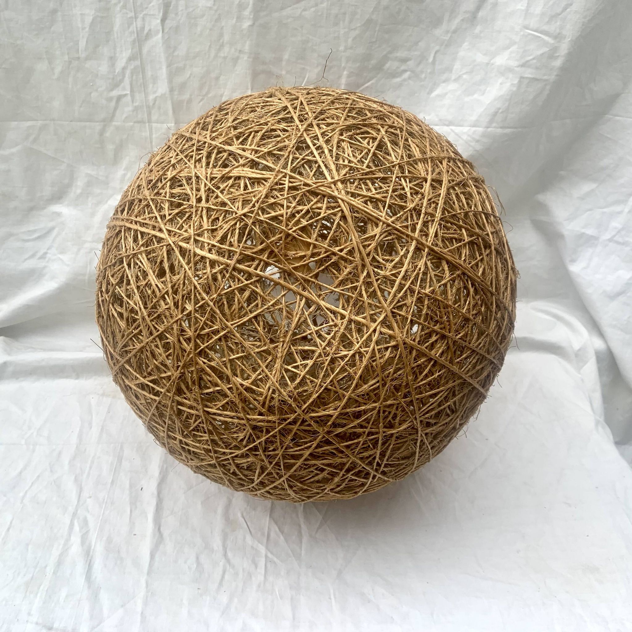 Suspension boule vintage en corde et rotin - 36 cm
