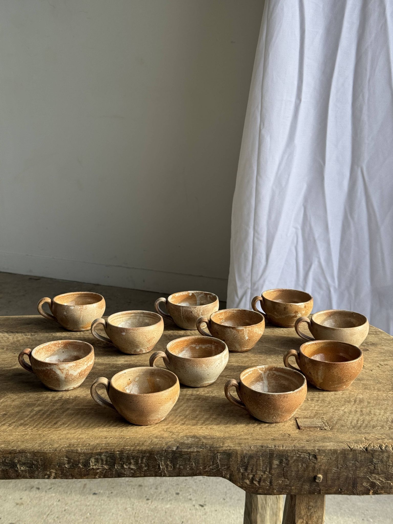 11 tasses à café vintage en grès mat brut