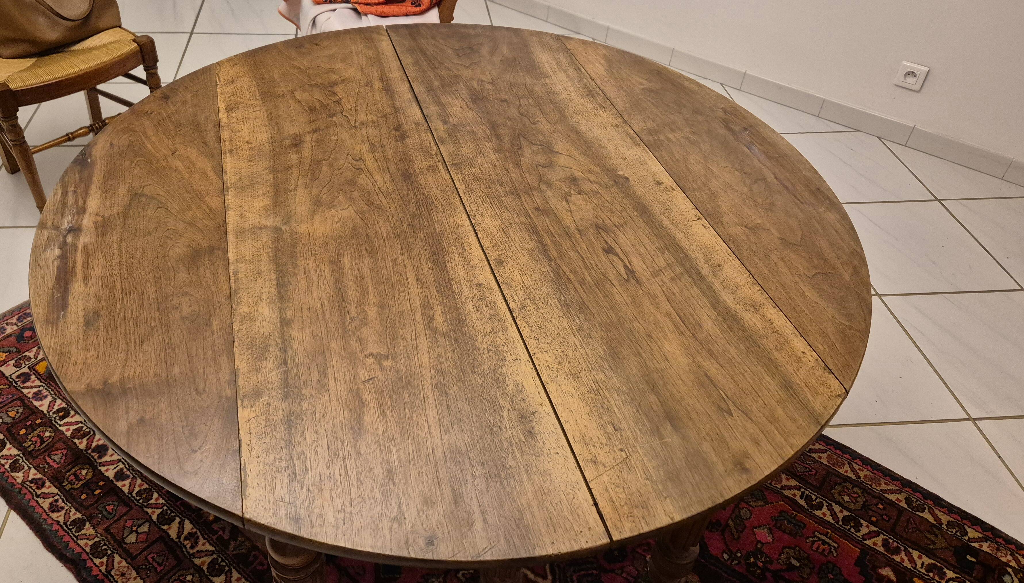 Louis Philippe round table in walnut