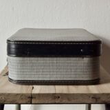 Old cardboard suitcase with its two keys