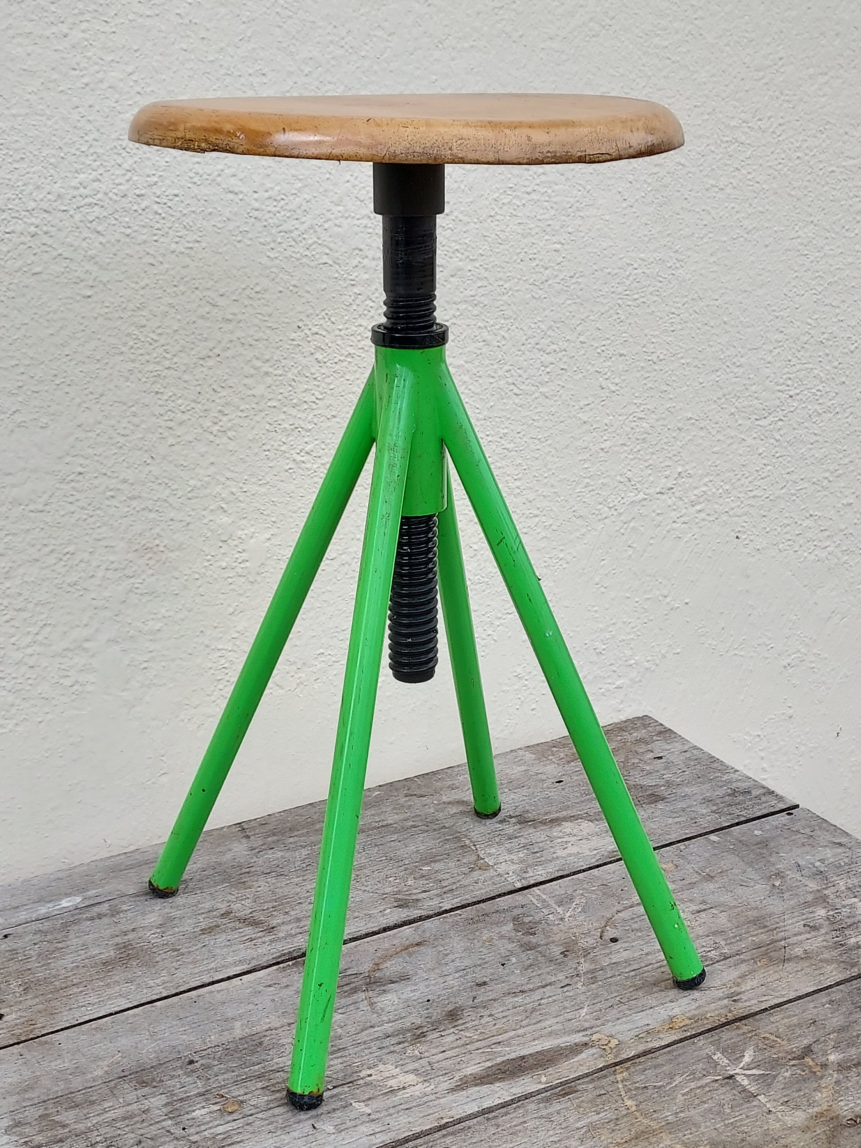 Screw stool