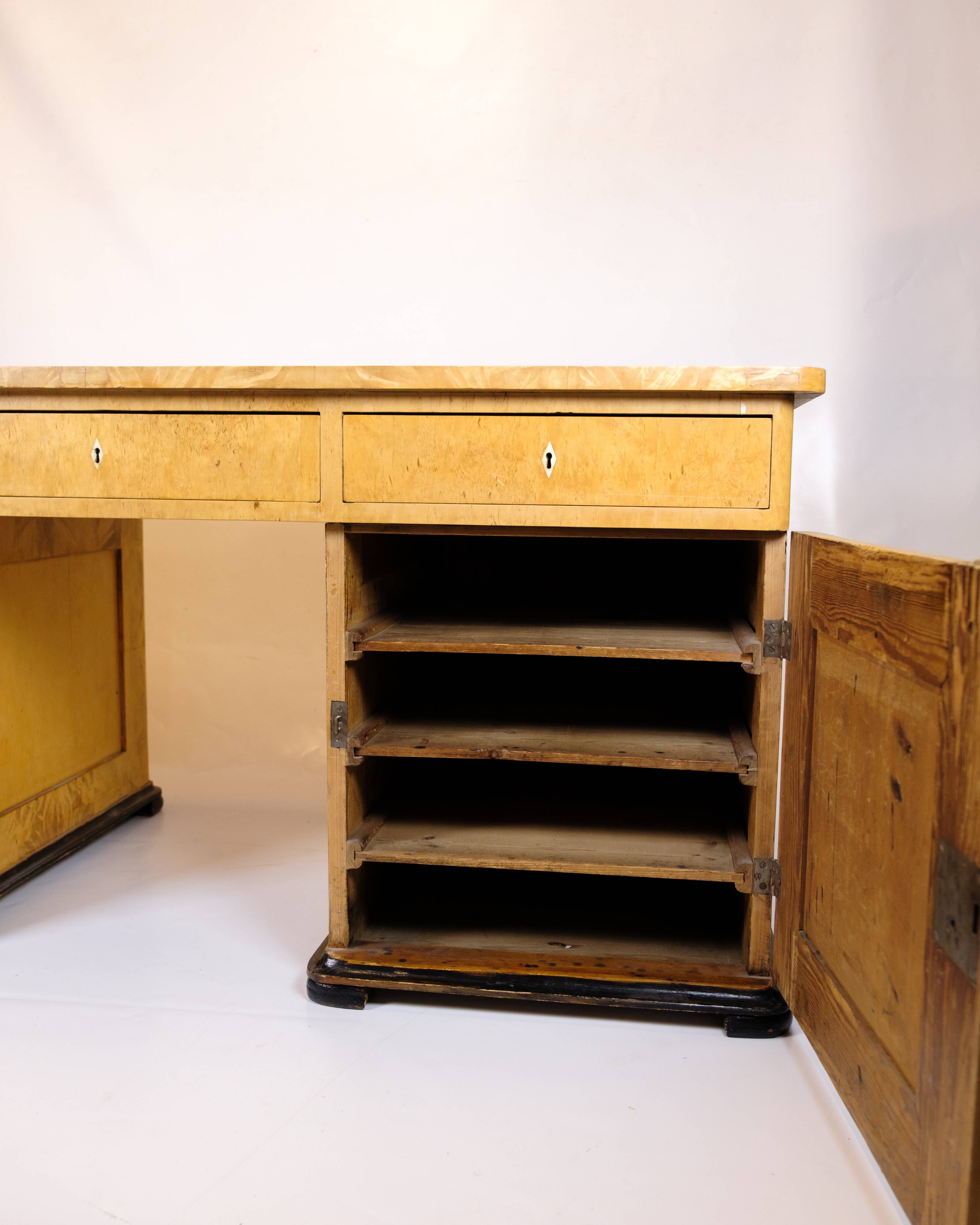 Bureau ancien – bois de bouleau et marqueterie – années 1840