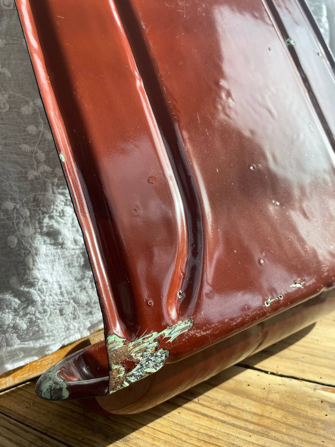 Enamelled kitchen sheet metal plate