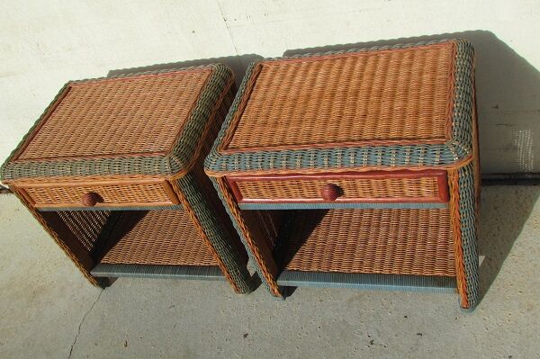 Pair of nightstands in braided rattan, colorized