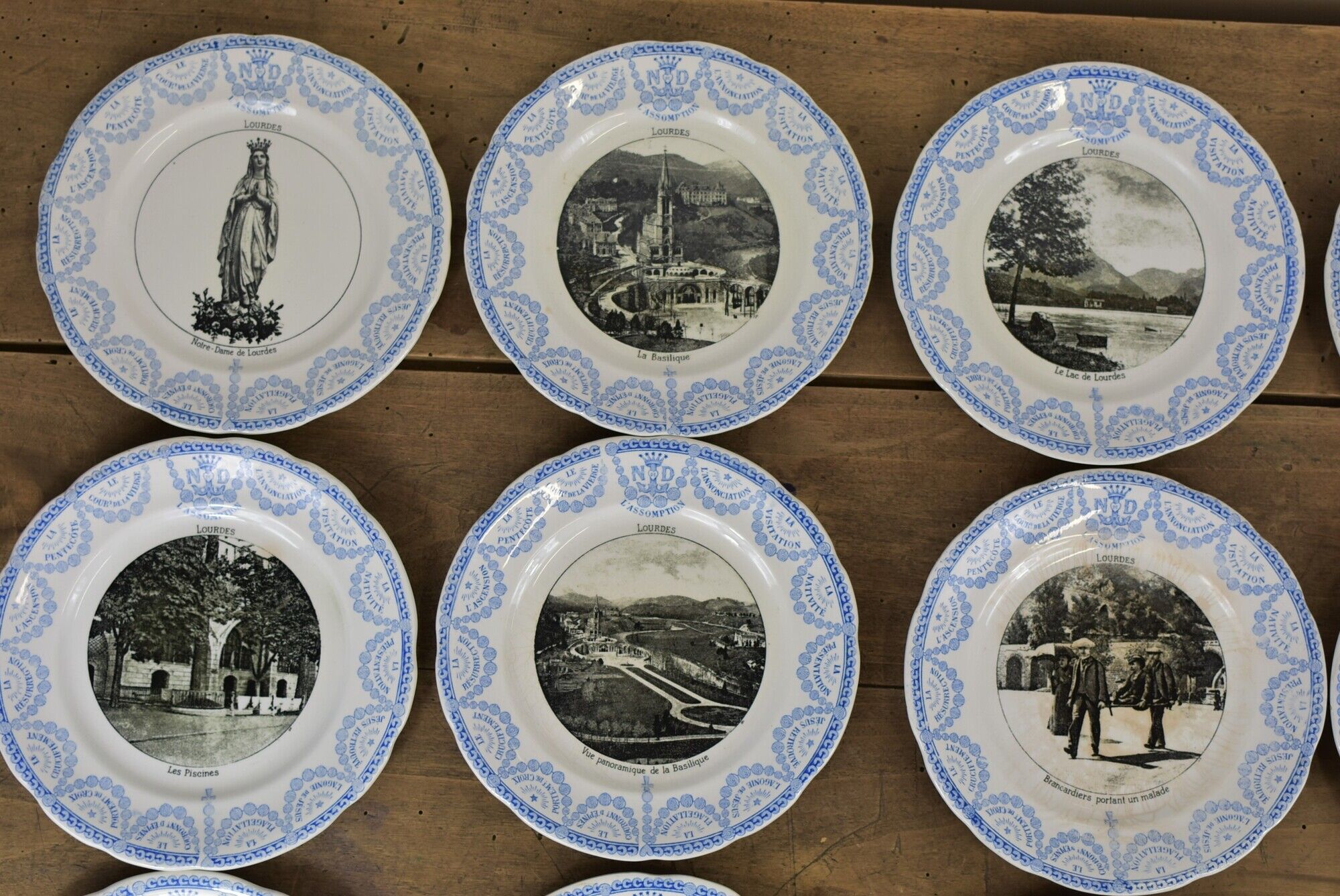 Set of 12 souvenir plates of Lourdes Digoin & Sarreguemines