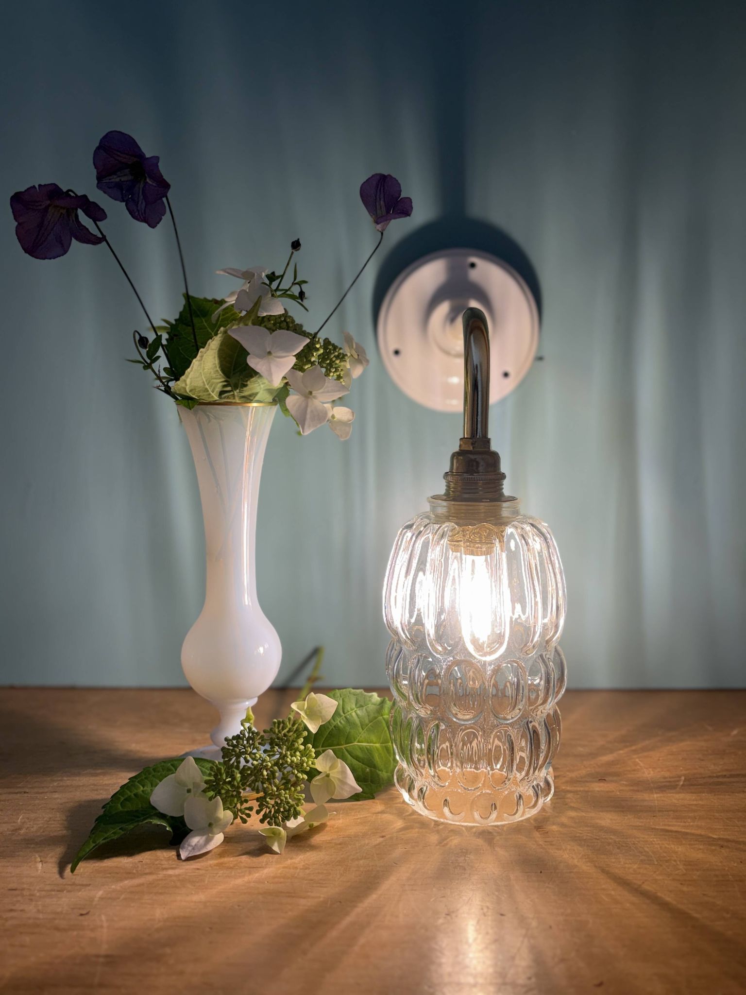 Applique coudée tulipe vintage en verre
