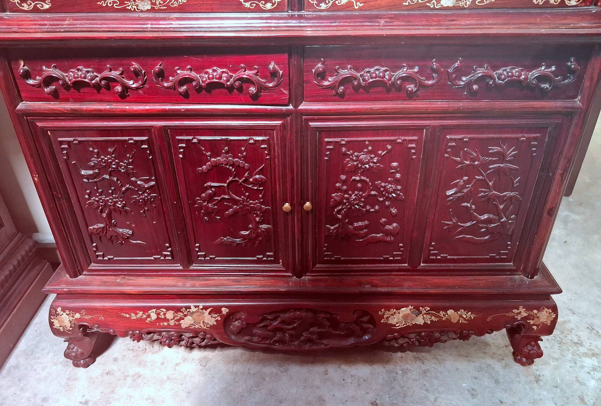 Bibliothèque En Bois Laqué Rouge Sculpté et dorure