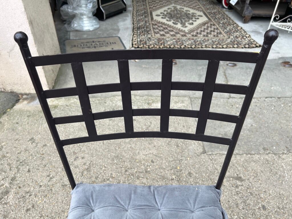 Set of 4 wrought iron chairs with seat cushions