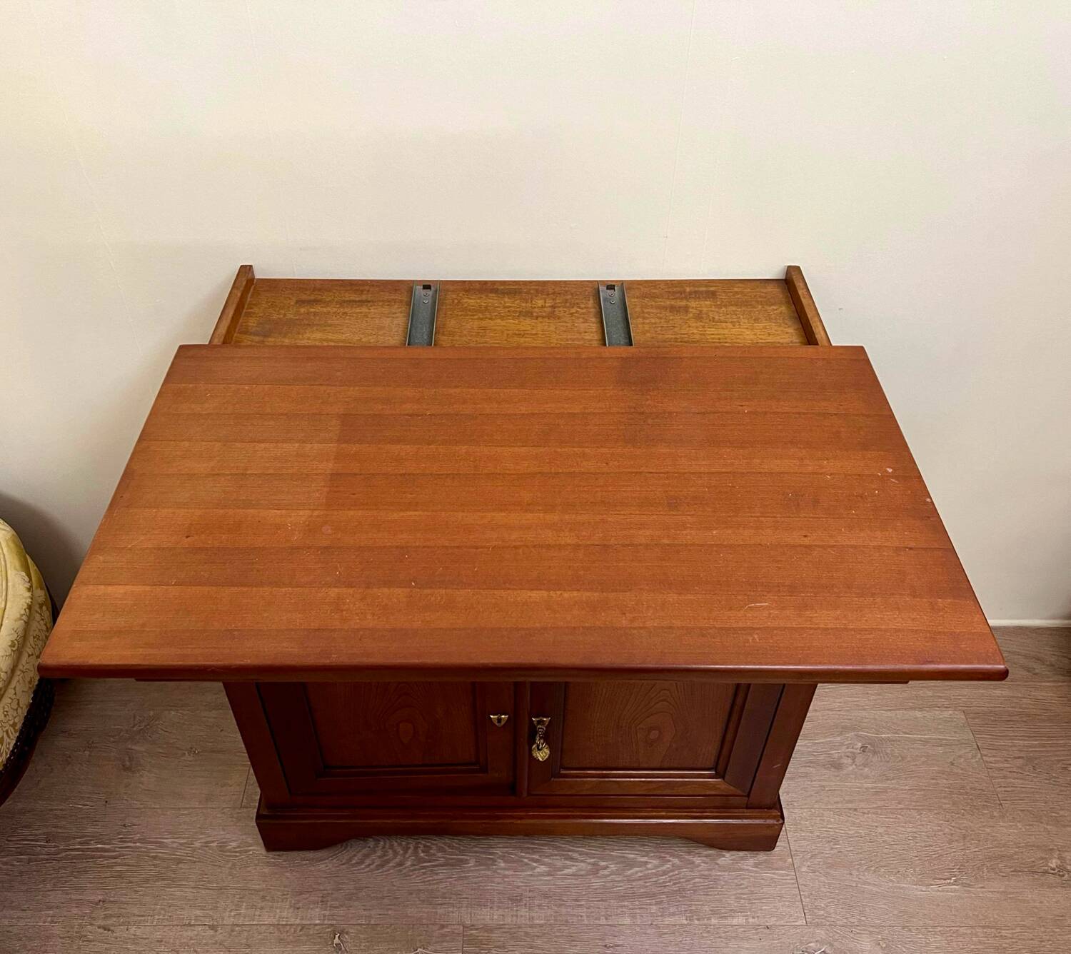 Small 70s TV cabinet in solid cherry wood