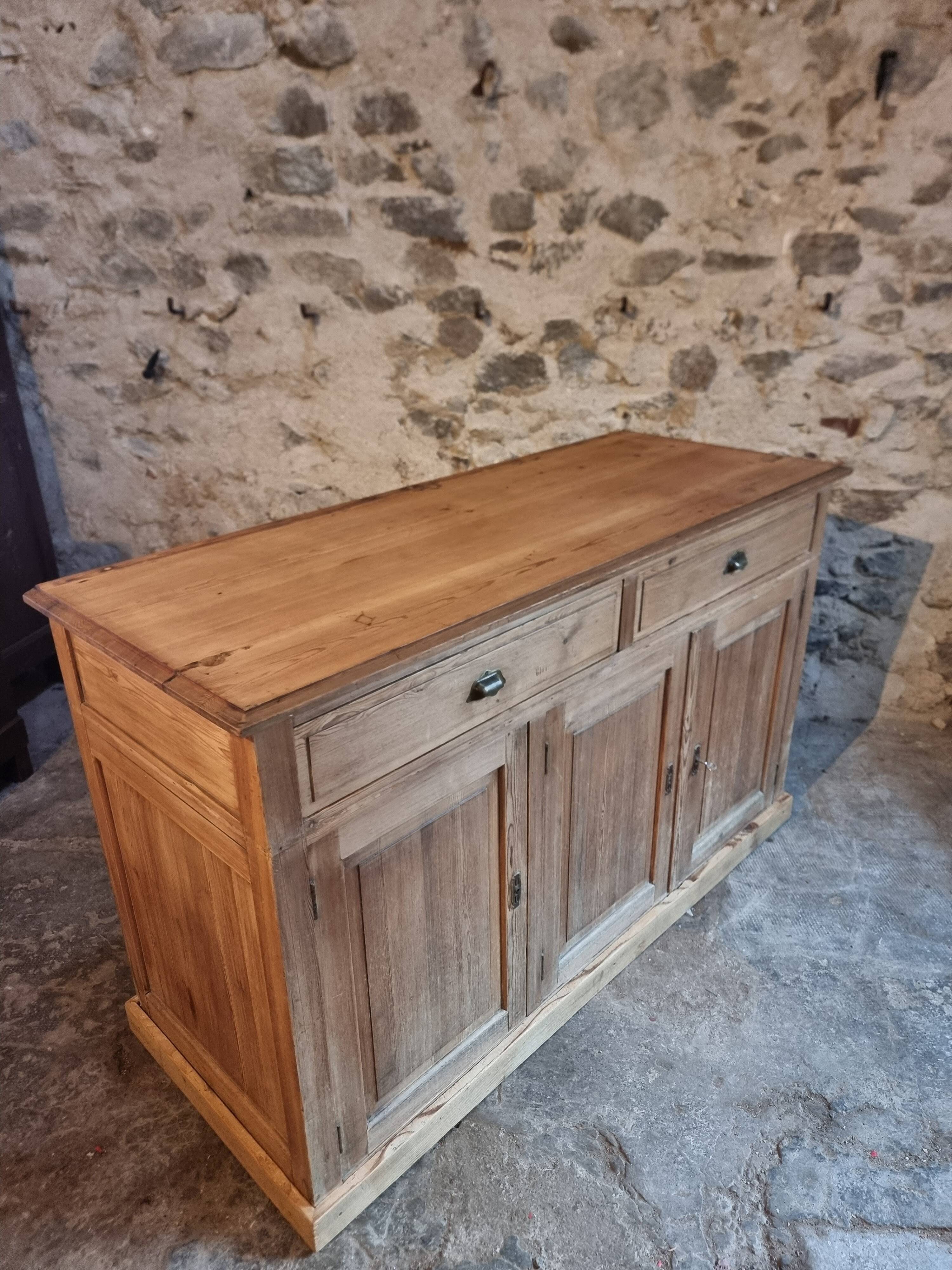 Buffet rustique français années 1920 – Buffet en pin ancien – Îlot de cuisine – Meuble de rangement 3 portes