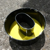 Lettre "O" d'enseigne industrielle jaune et noire