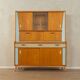 Meuble de cuisine unique en deux pièces des années 1950 au design typique de l'époque.