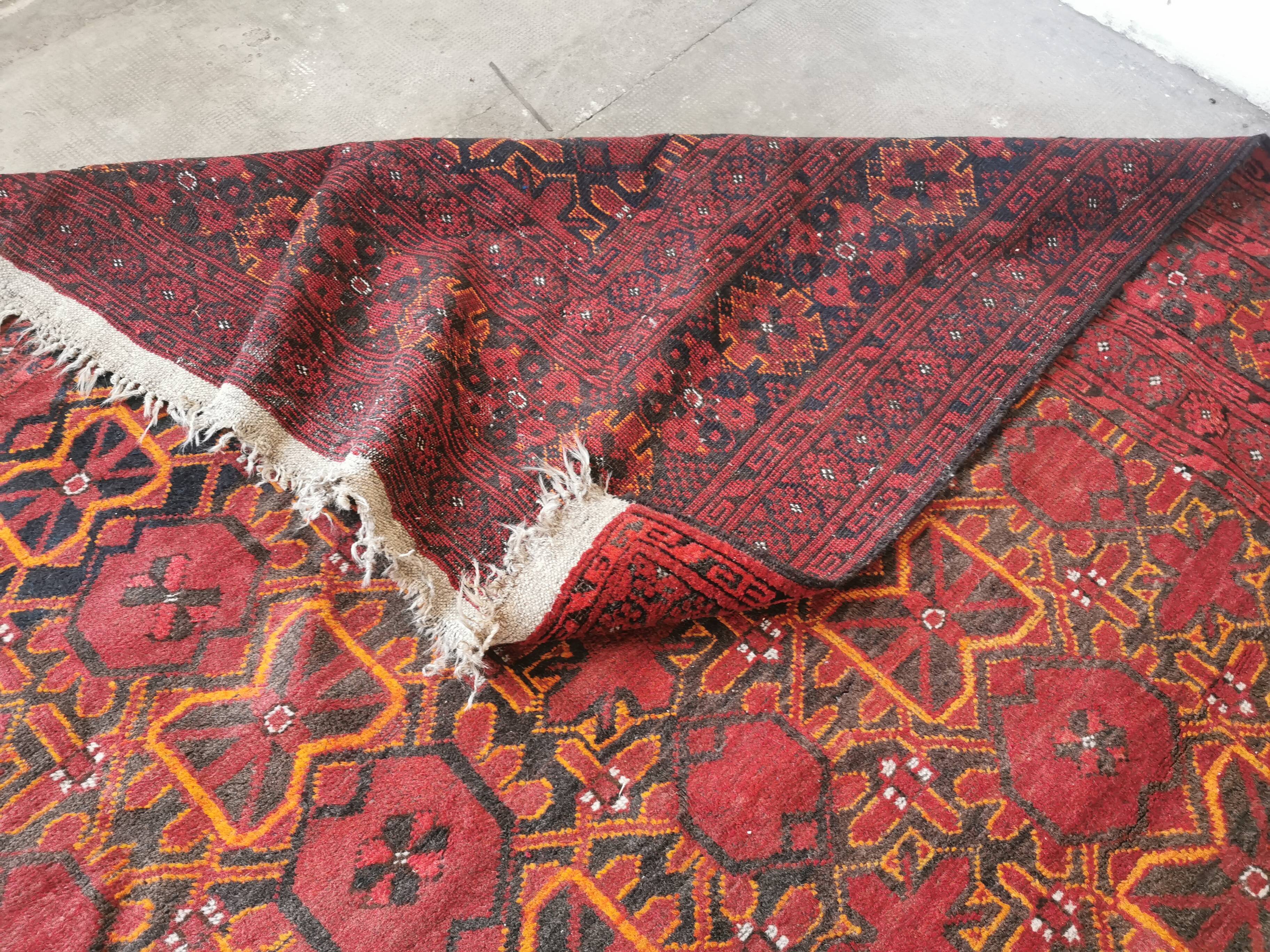 Large handmade Persian rug 310/230 cm