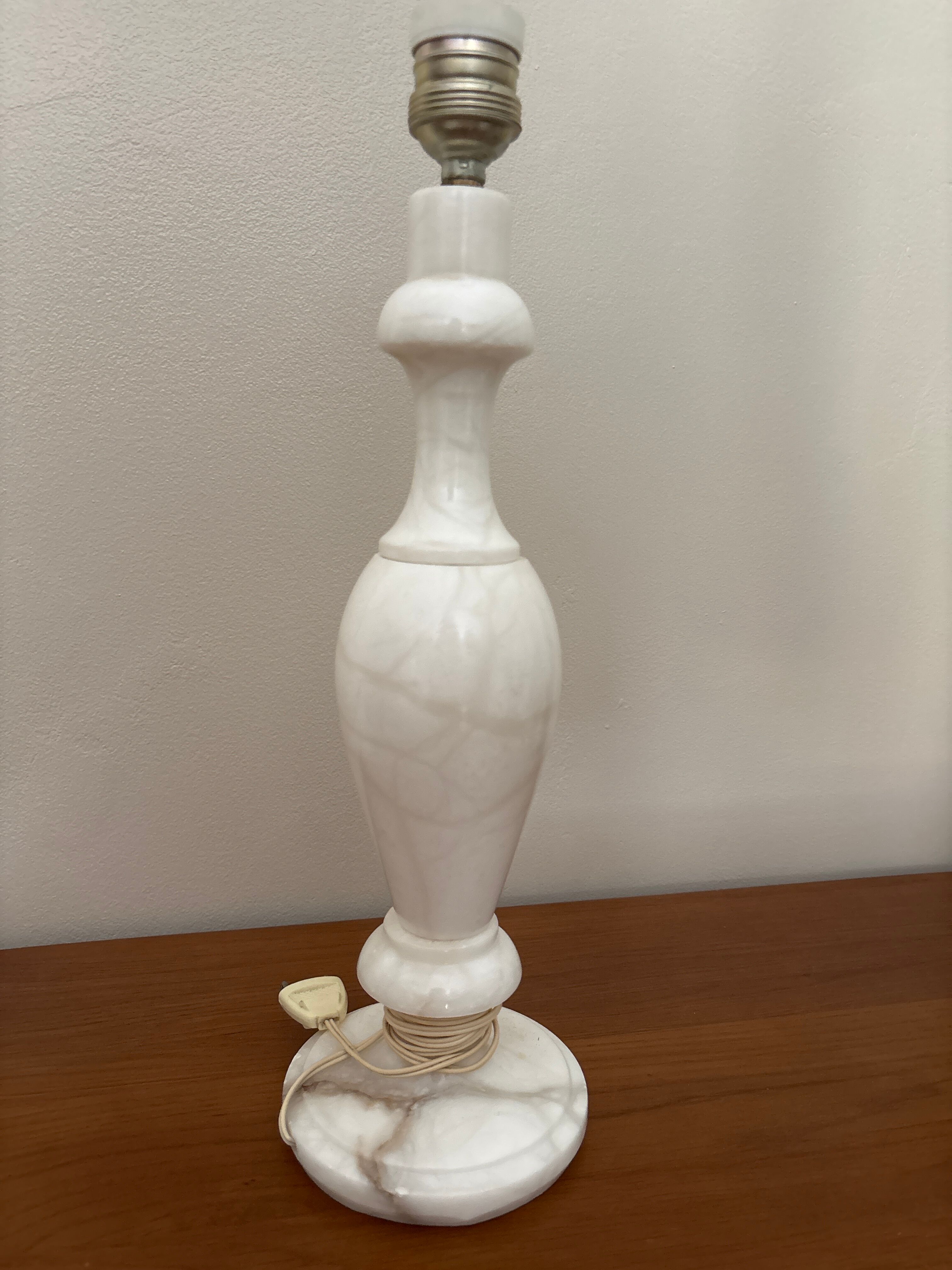 Pied de lampe en véritable albâtre